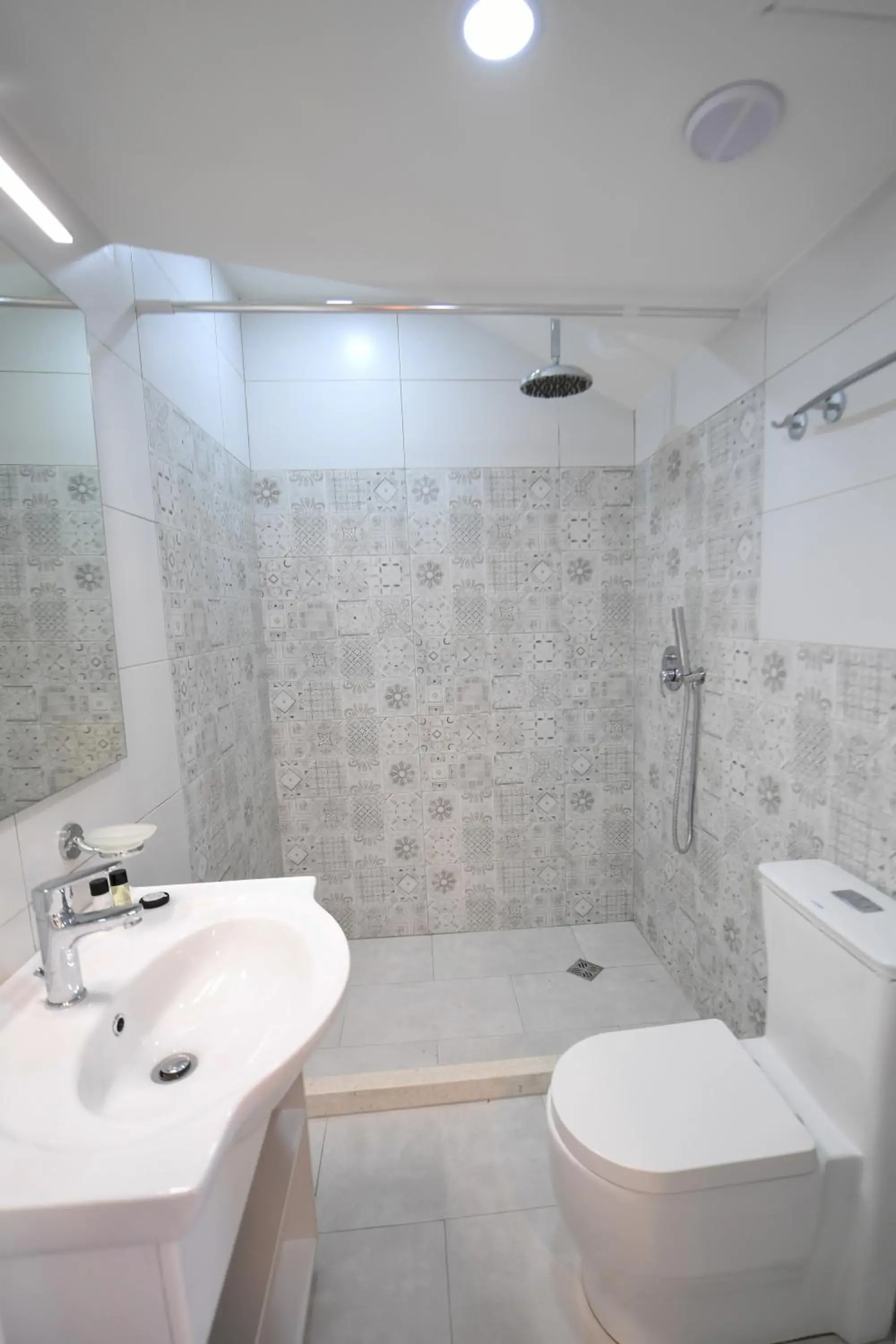 Standard Double Room - single occupancy in Promenade Hotel Standard Double Room - single occupancy in Promenade Hotel