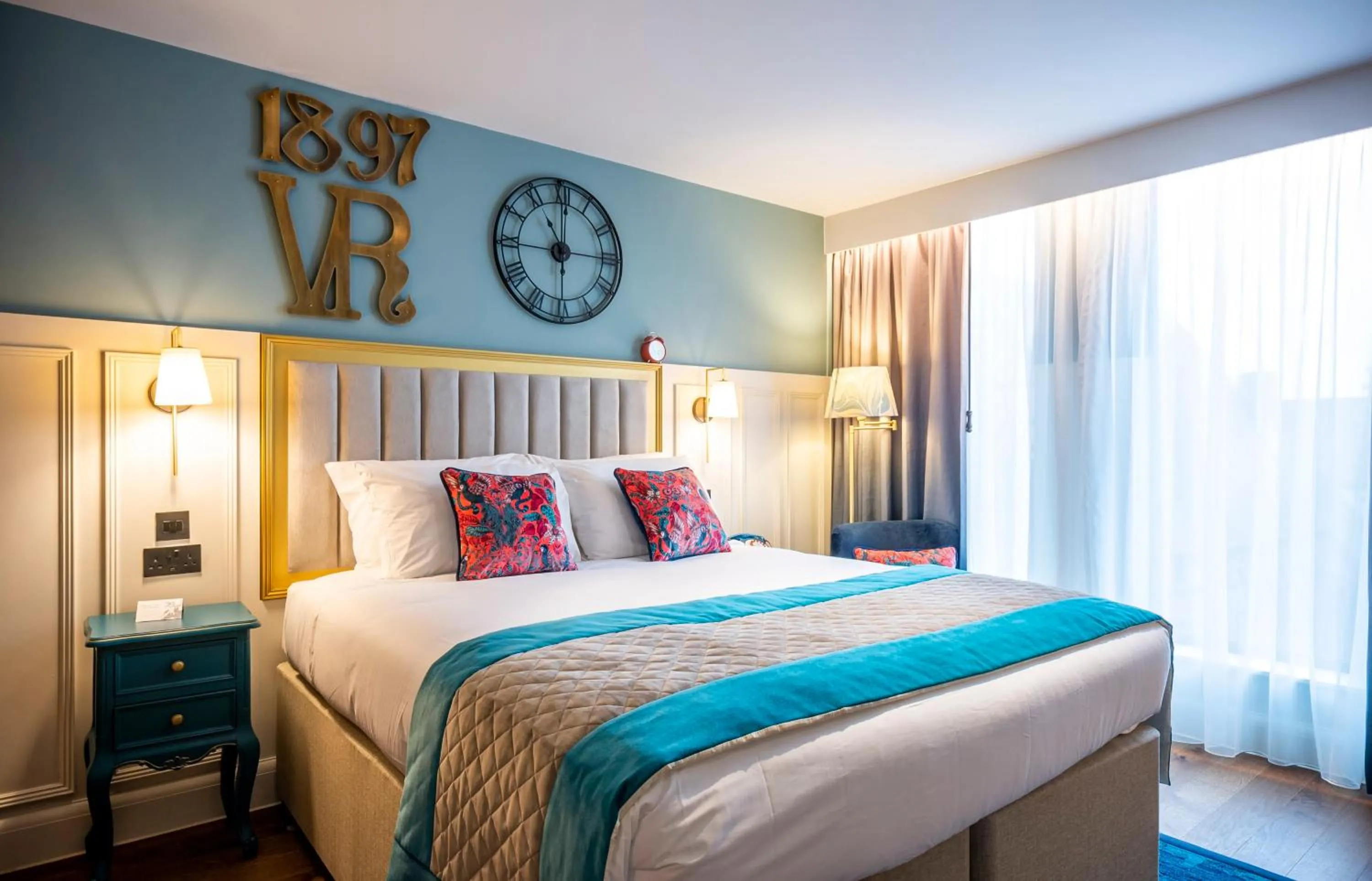 Photo of the whole room, Bed in Hotel Indigo - Chester by IHG