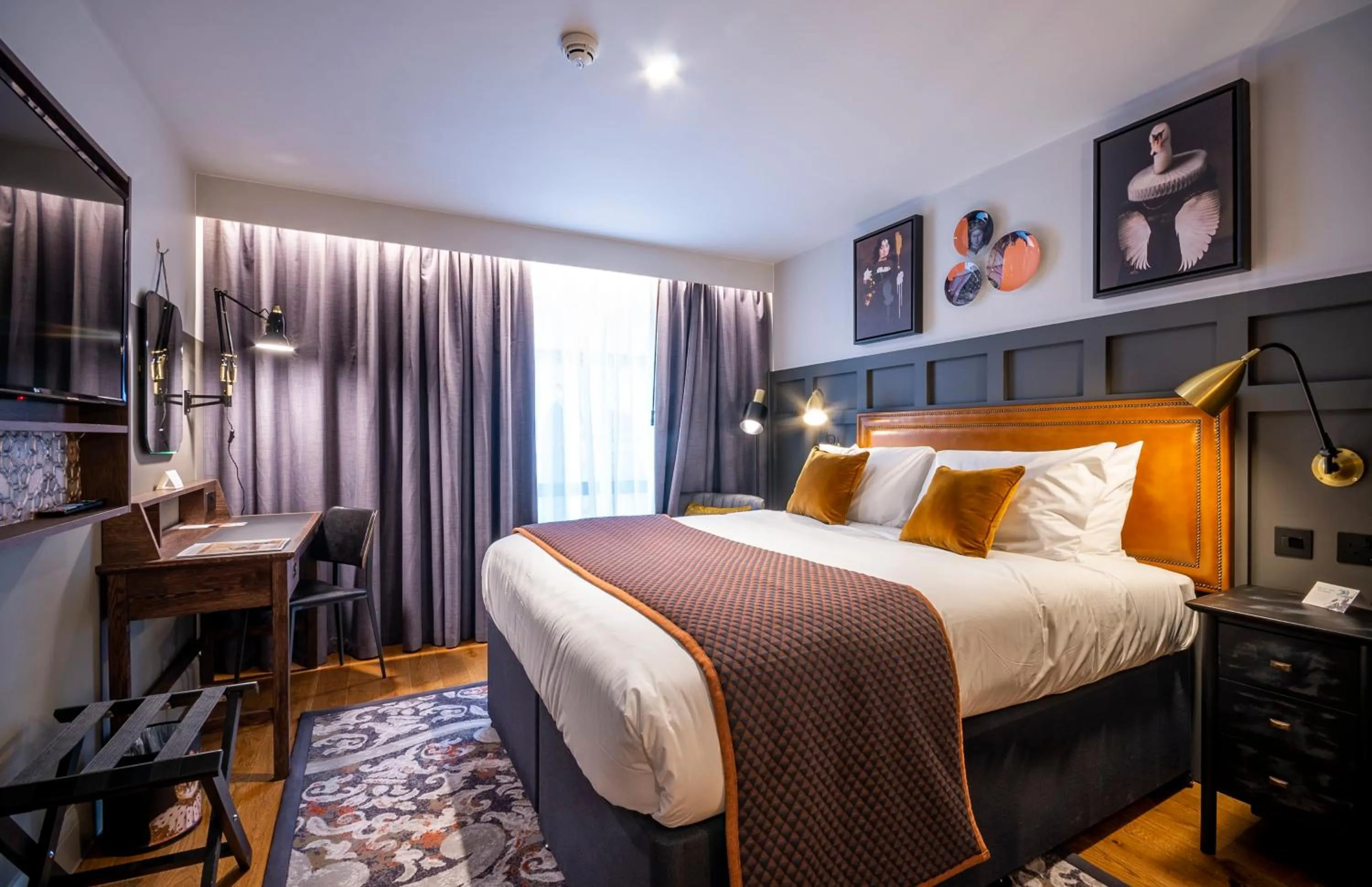 Photo of the whole room, Bed in Hotel Indigo - Chester by IHG