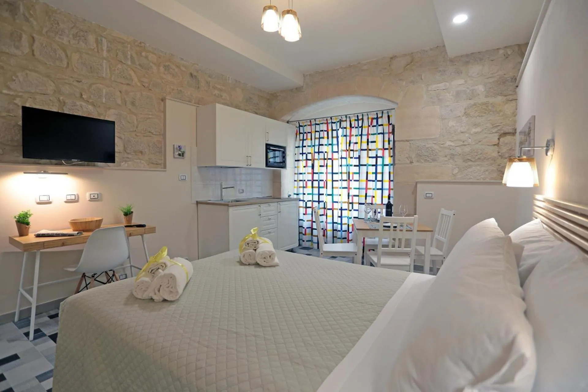 TV and multimedia, Bed in Boutique House Anna Franzò