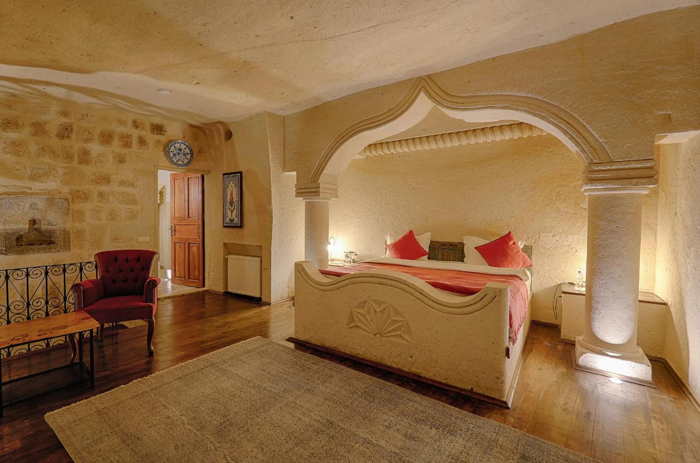 Bed in Taru Cave Suites