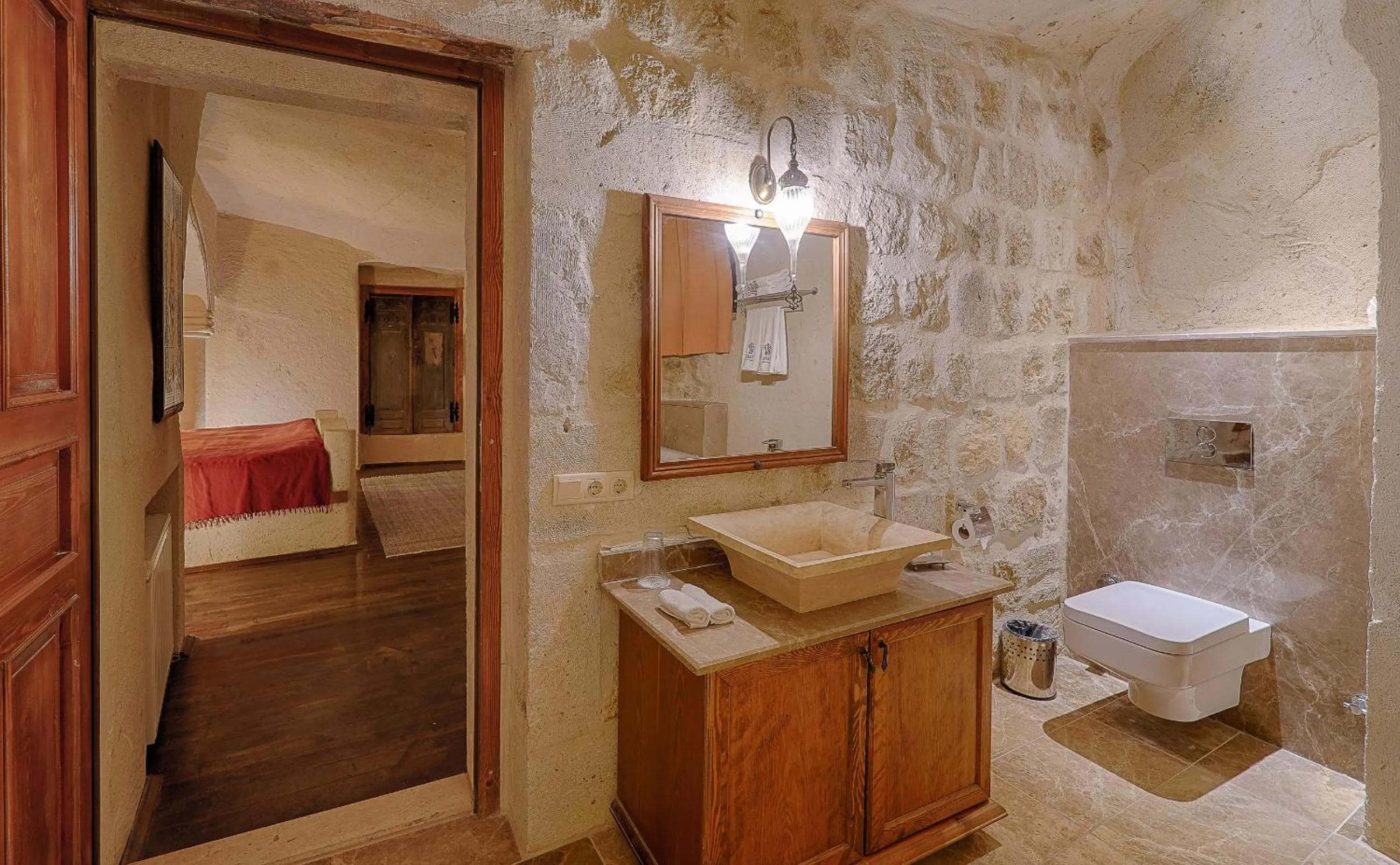 Toilet in Taru Cave Suites