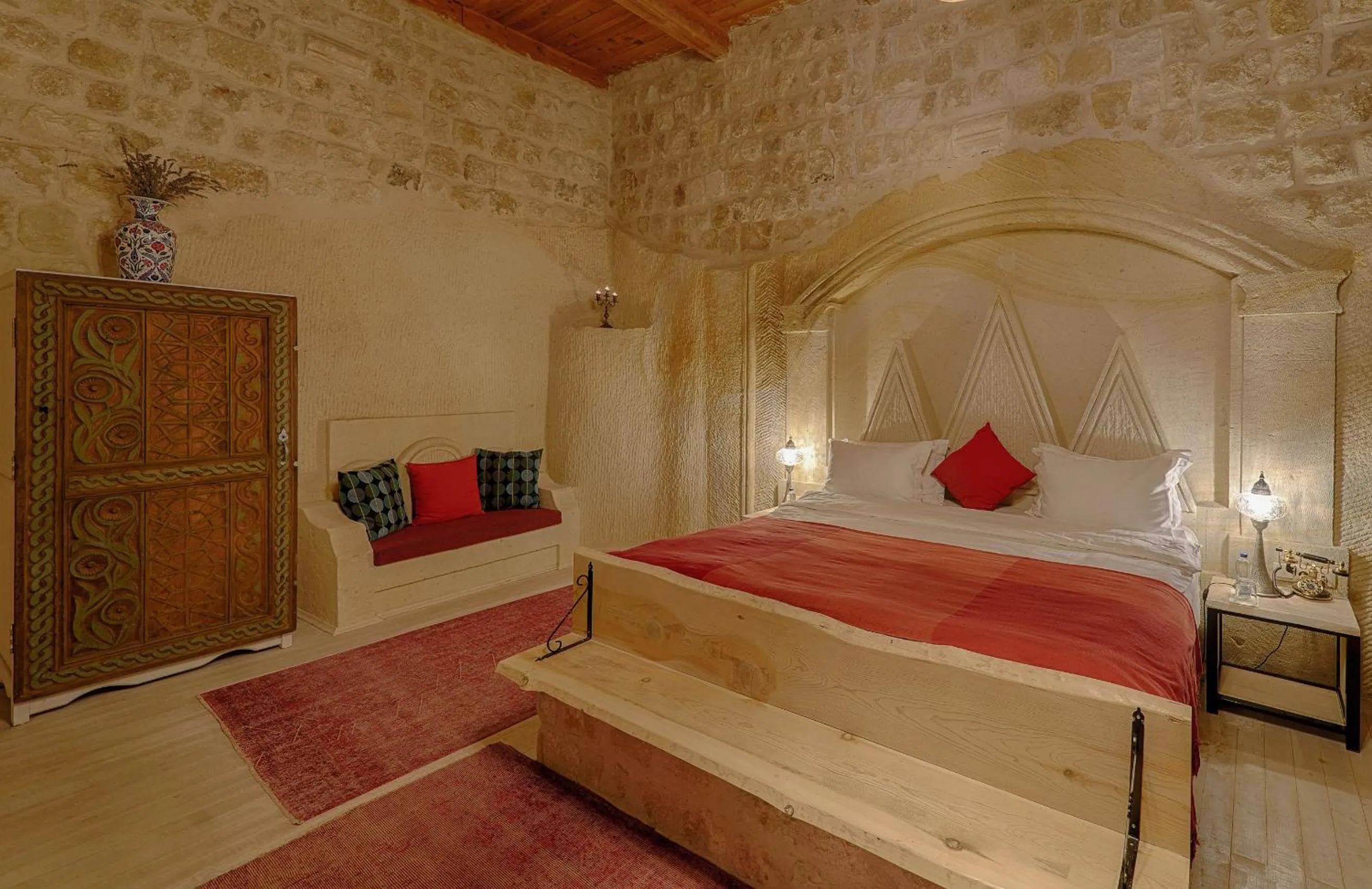 Bed in Taru Cave Suites