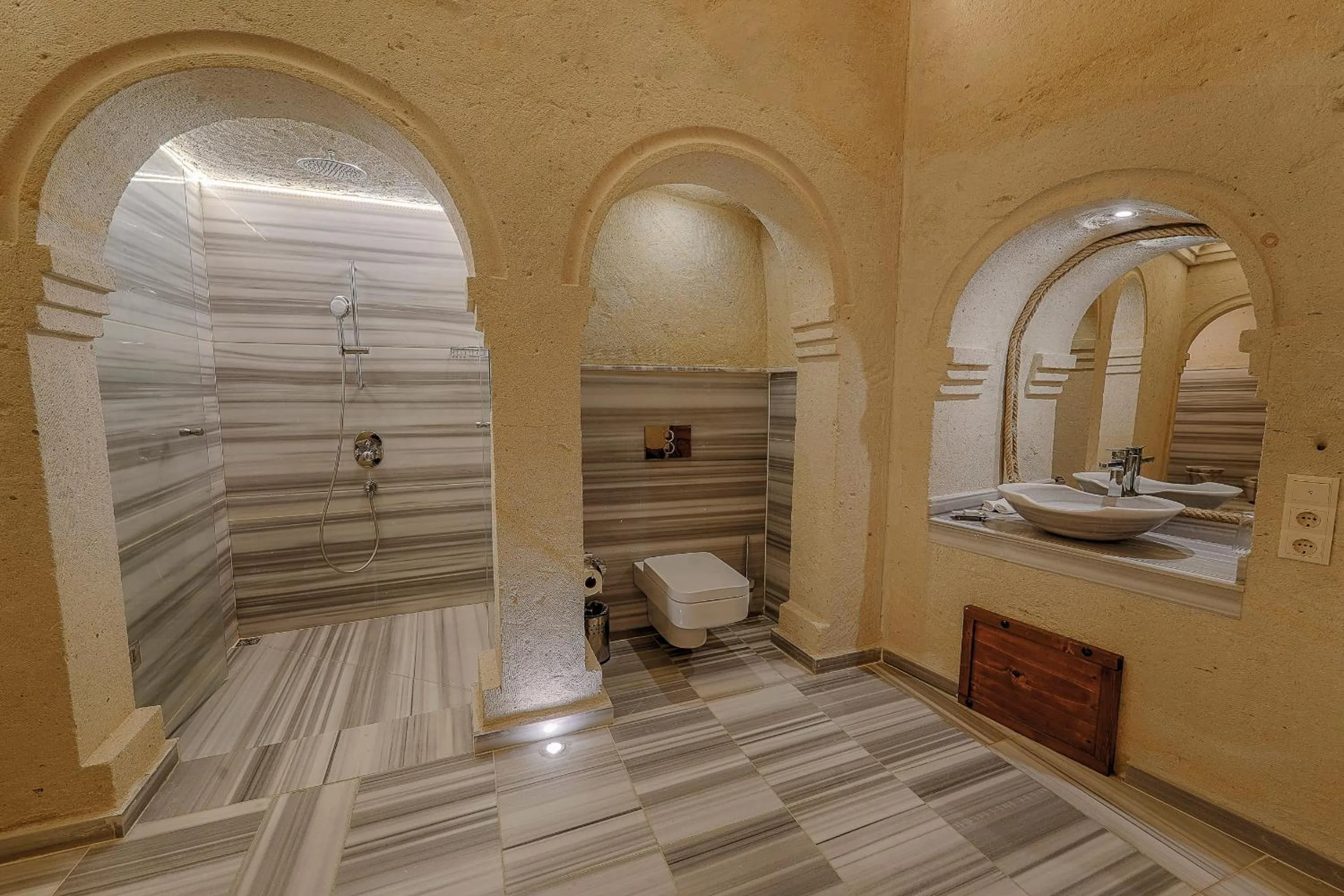 Toilet in Taru Cave Suites