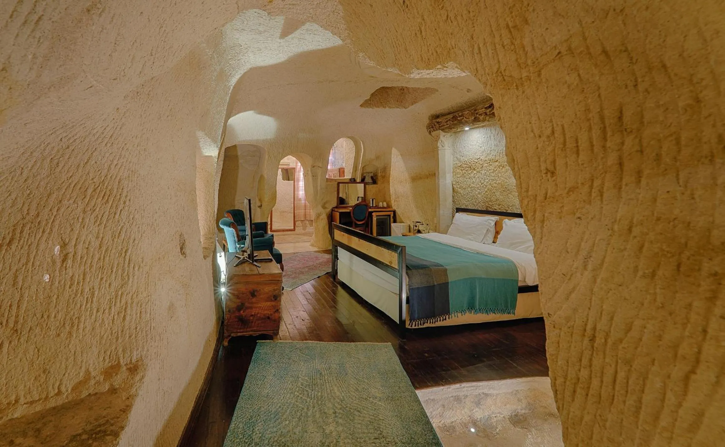 Bed in Taru Cave Suites