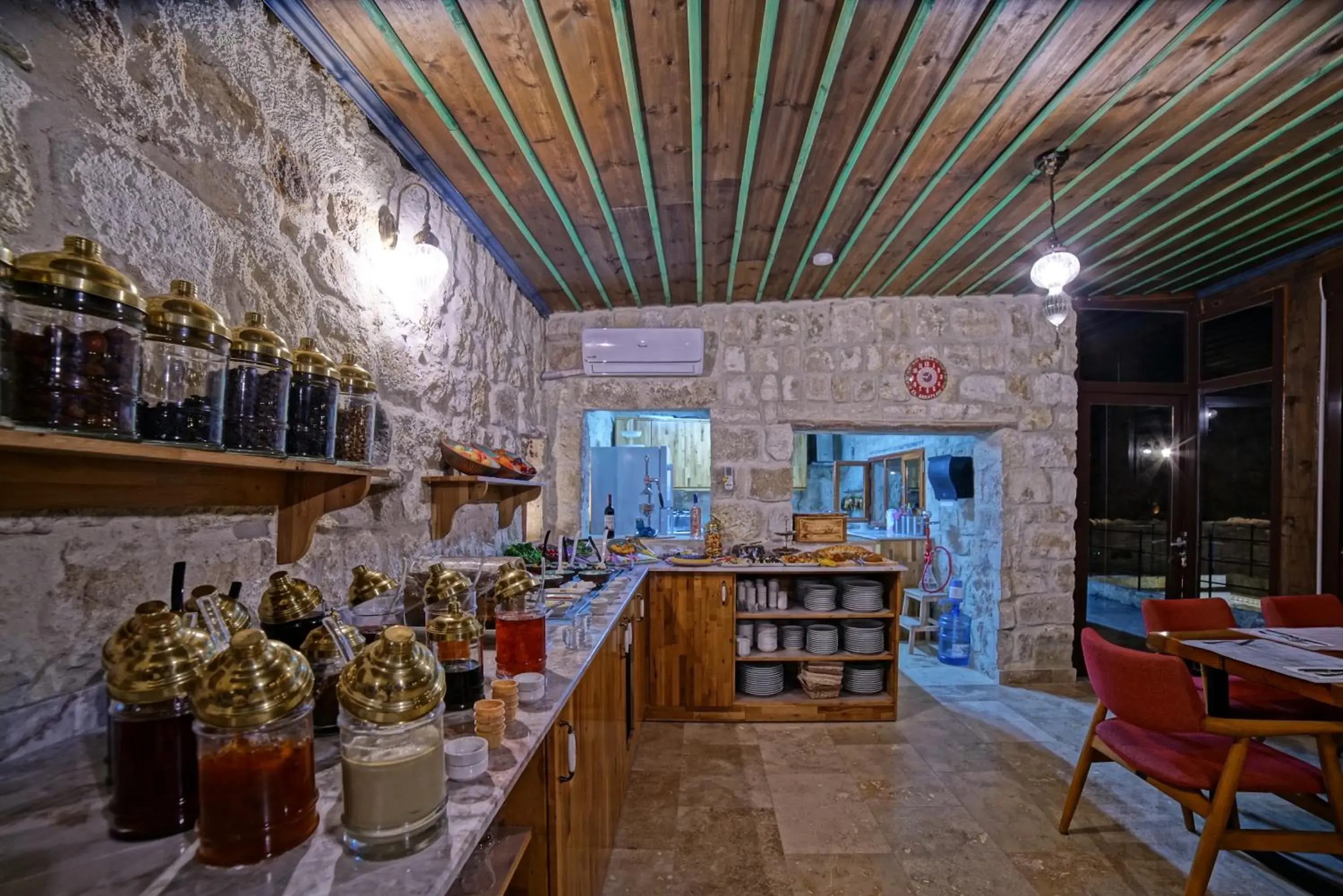 Restaurant/places to eat in Taru Cave Suites Restaurant/places to eat in Taru Cave Suites