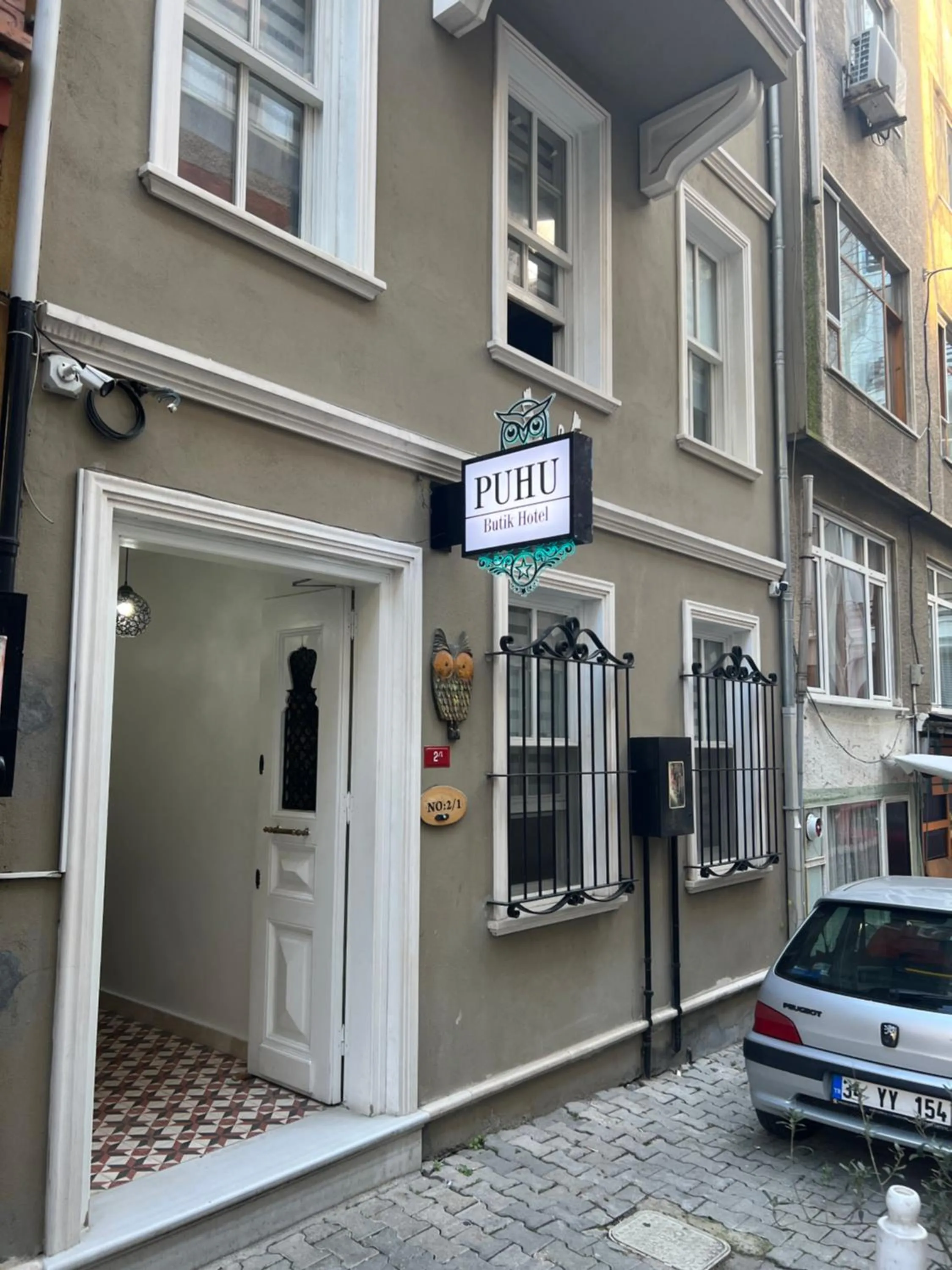 Property building in PUHU OTEL