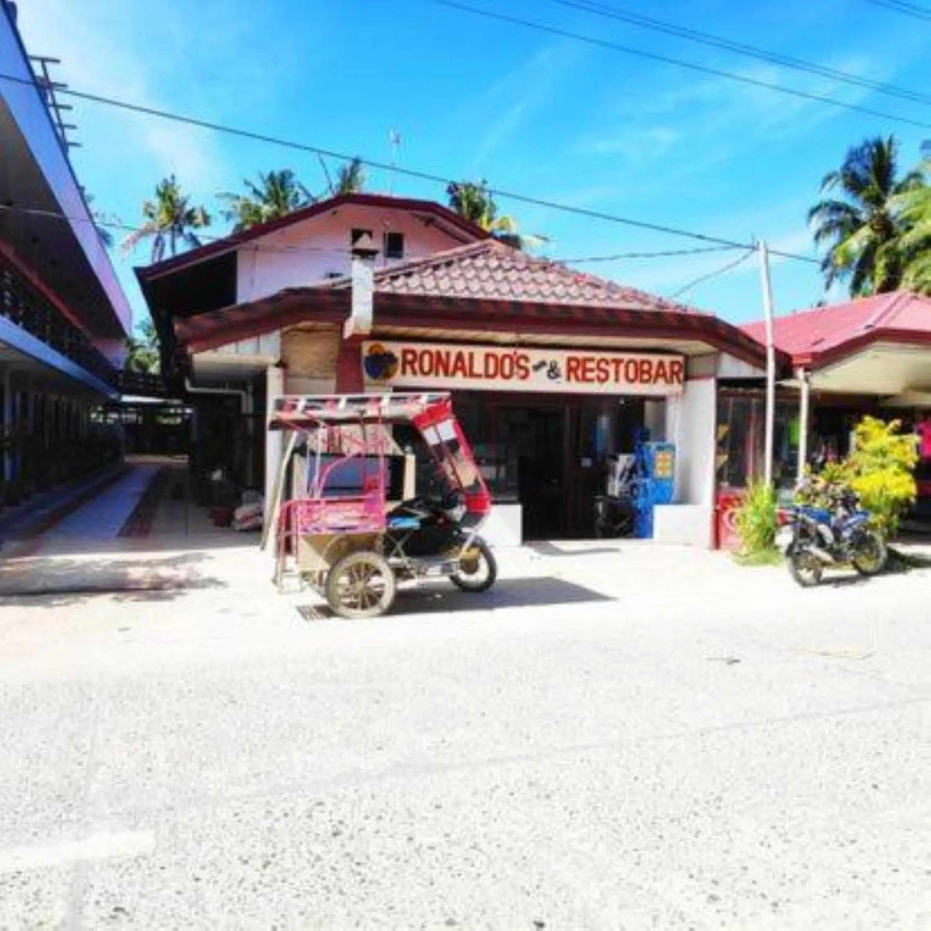 Property building in Ronaldo's Inn Siargao by Cocotel Property building in Ronaldo's Inn Siargao by Cocotel