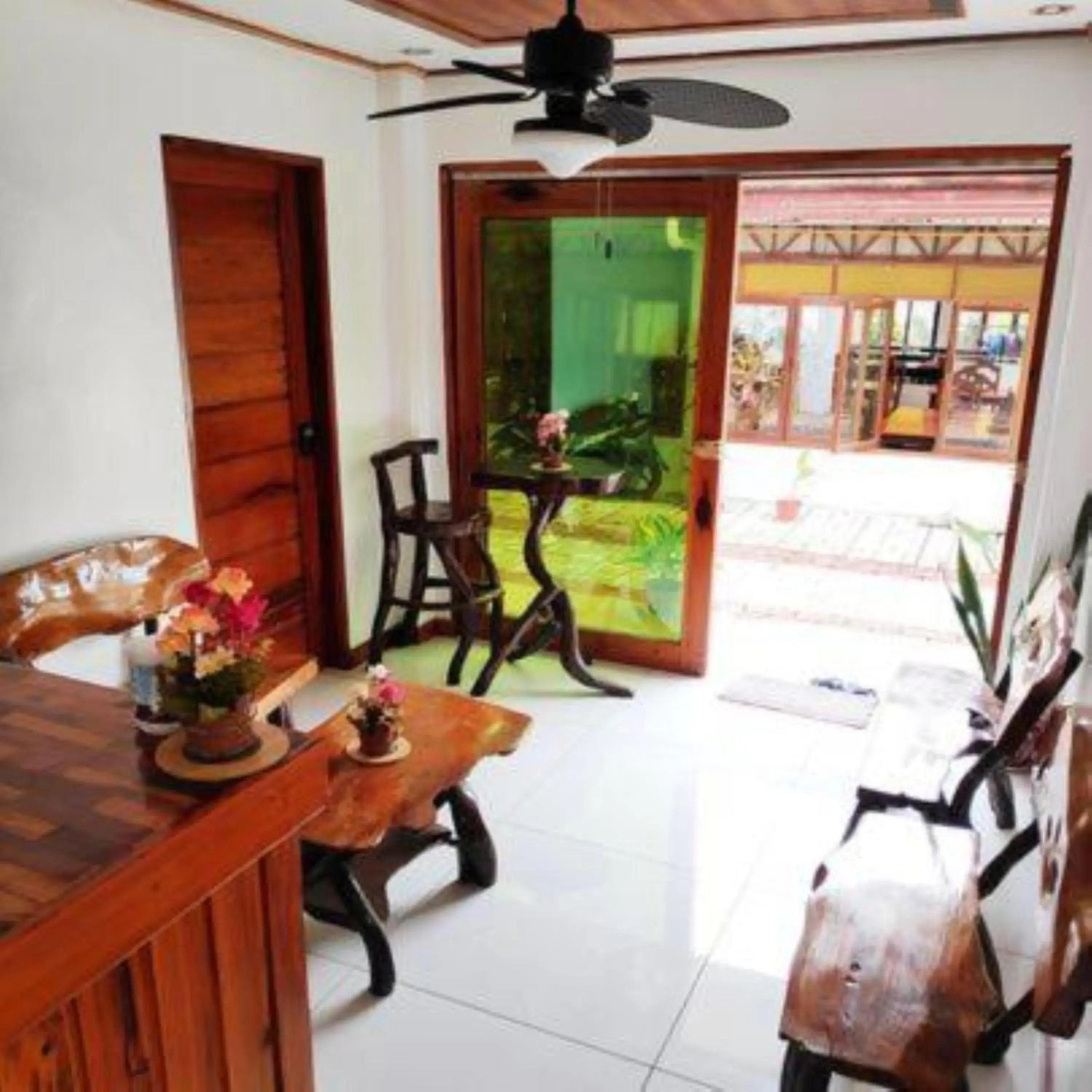 Property building in Ronaldo's Inn Siargao by Cocotel Property building in Ronaldo's Inn Siargao by Cocotel