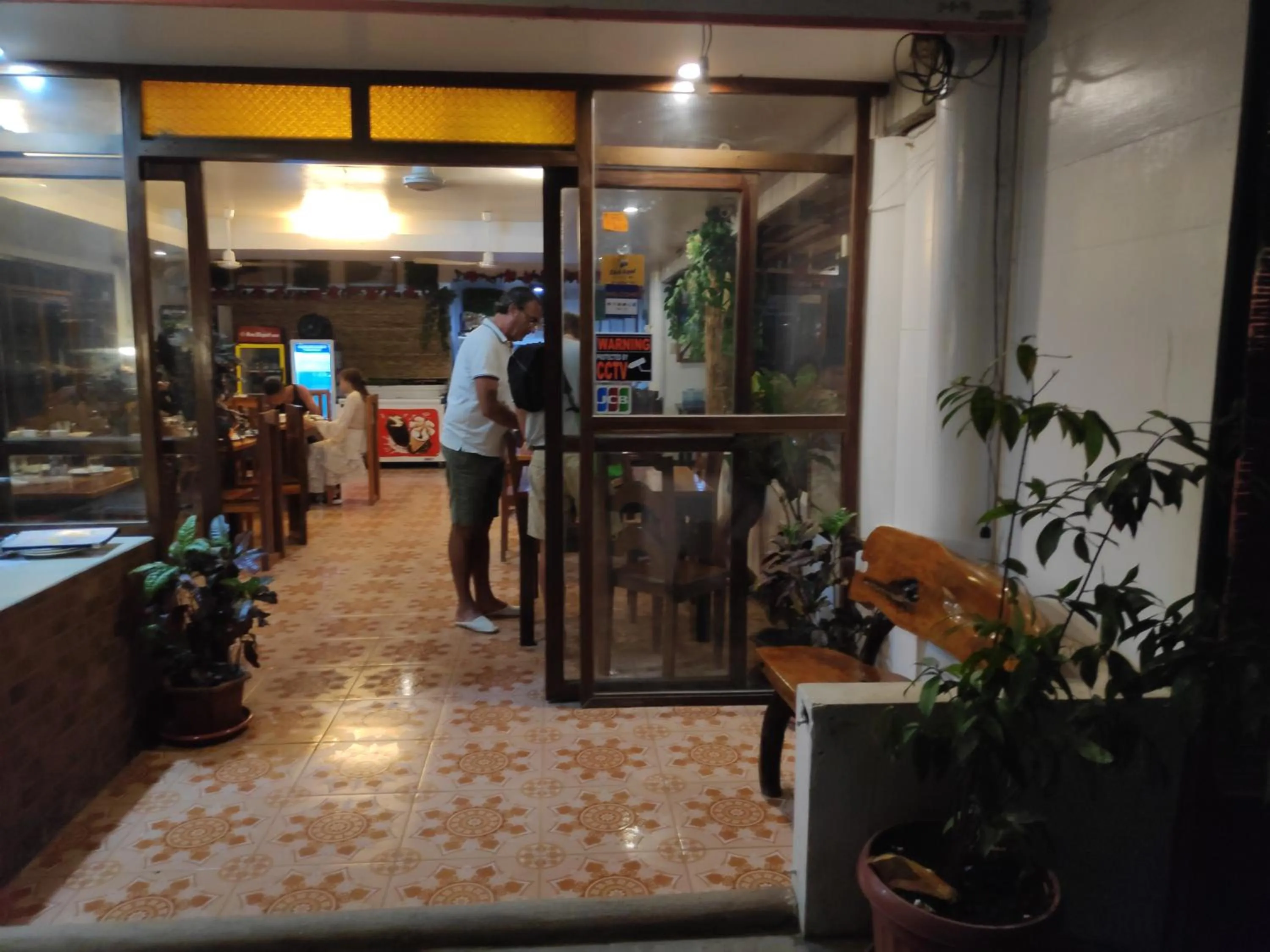 Restaurant/places to eat in Ronaldo's Inn Siargao by Cocotel