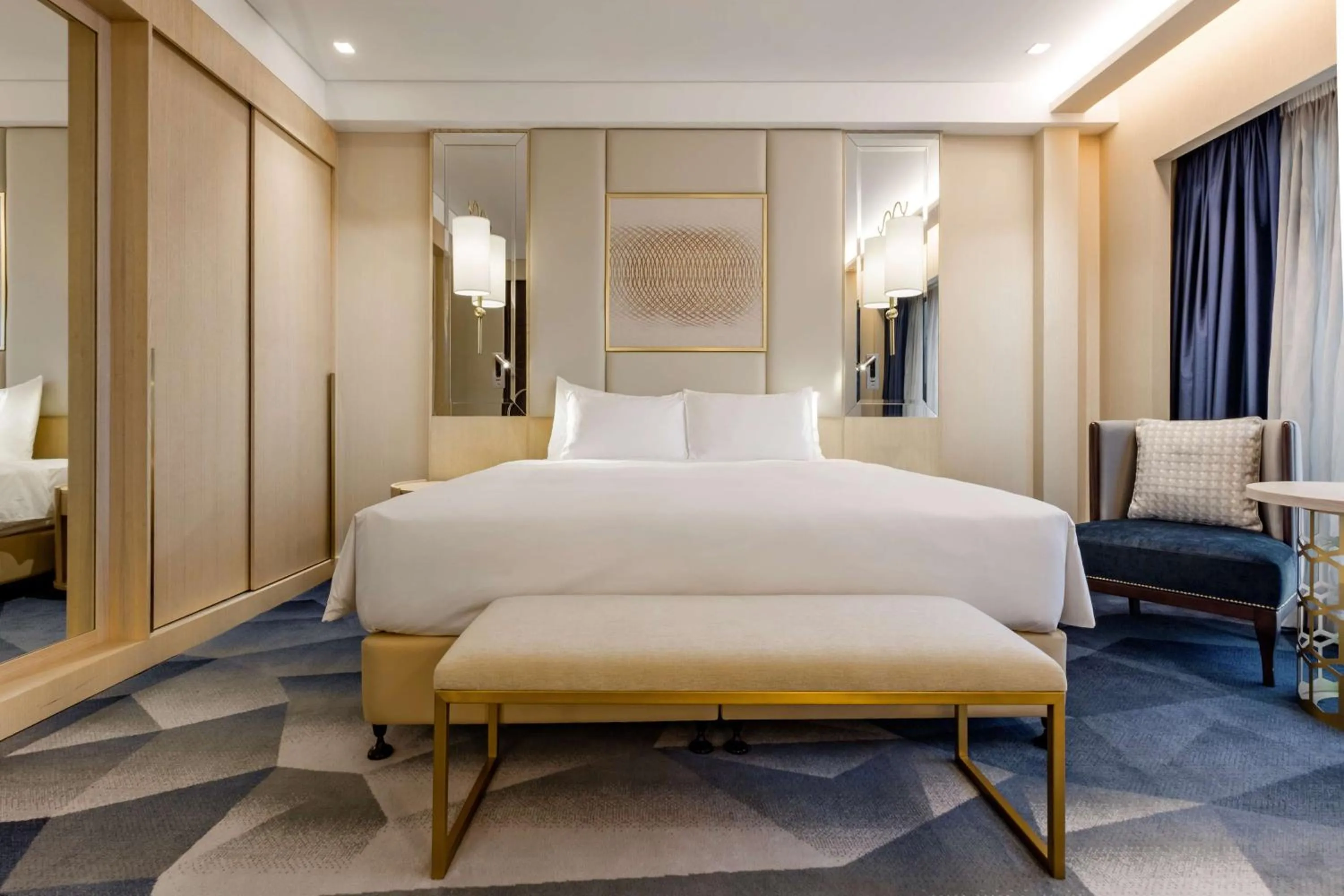 Restaurant/places to eat, Bed in The Diplomat Radisson Blu Hotel Residence & Spa