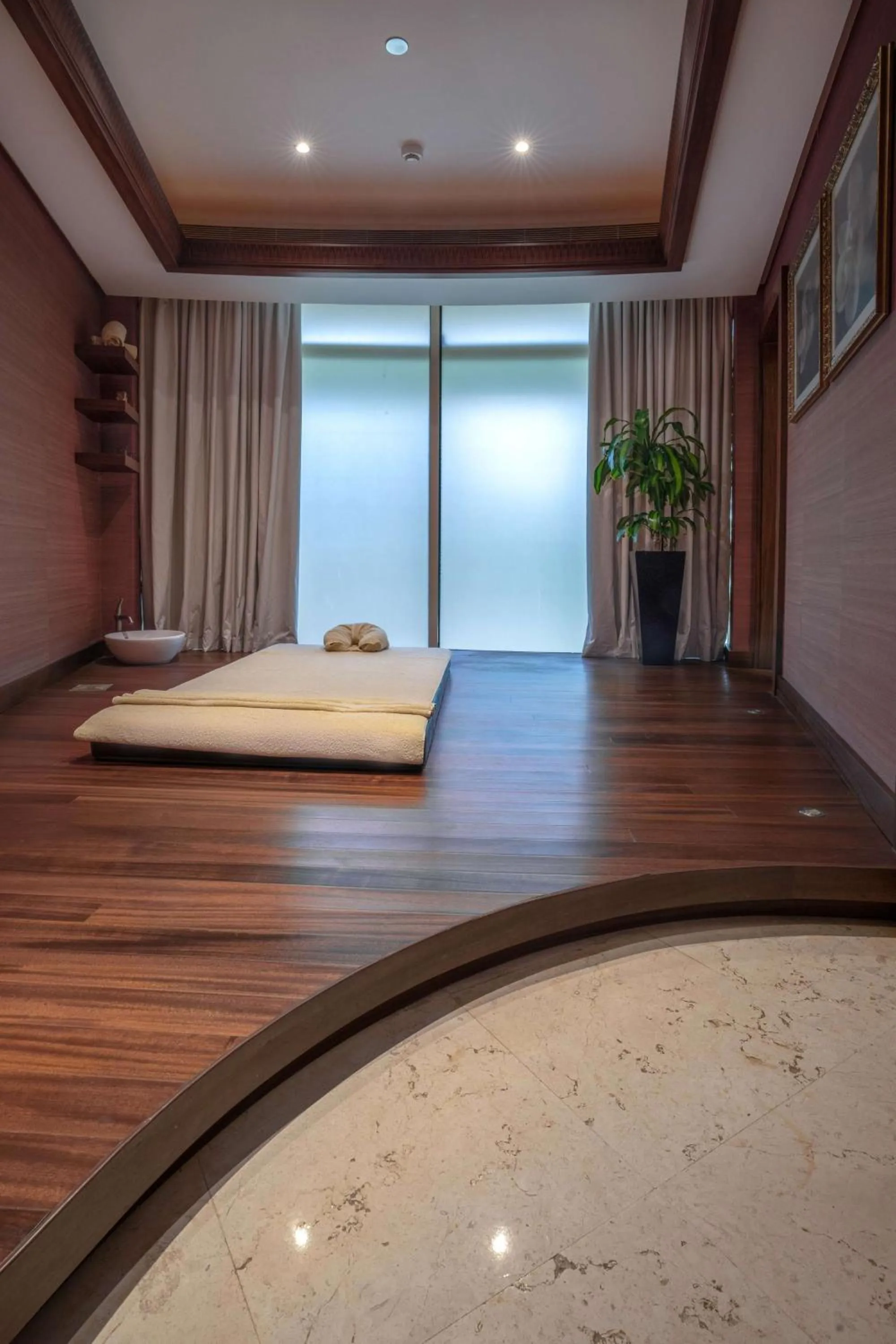 Spa and wellness centre/facilities, Bed in The Diplomat Radisson Blu Hotel Residence & Spa