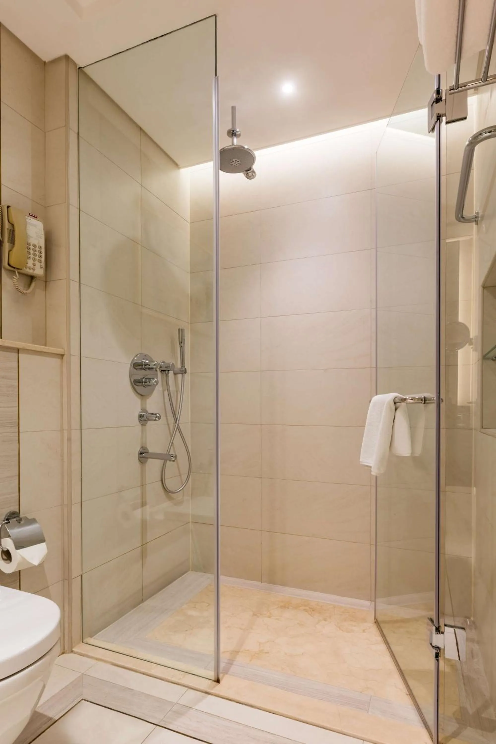 Bathroom in The Diplomat Radisson Blu Hotel Residence & Spa