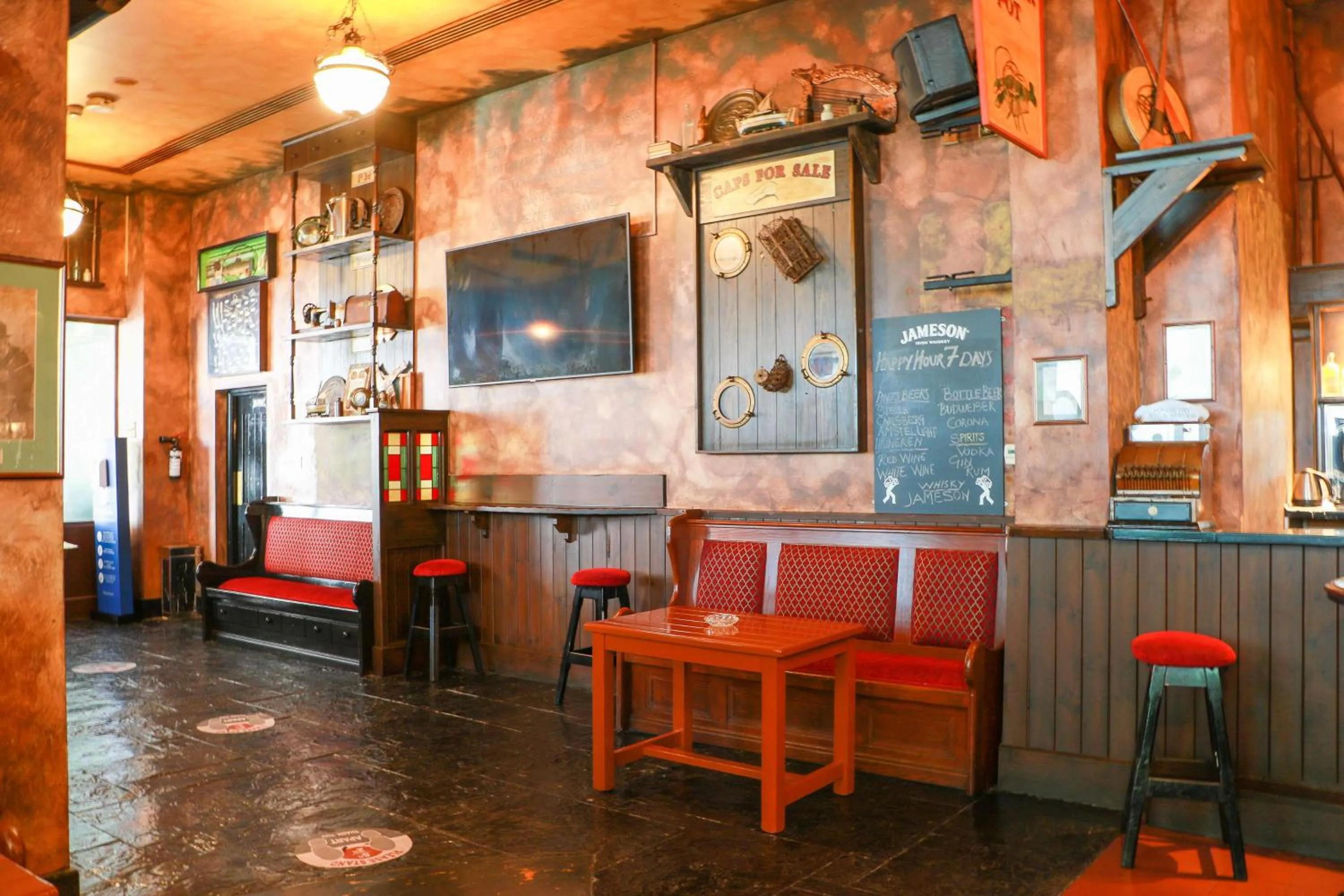 Lounge or bar in The Diplomat Radisson Blu Hotel Residence & Spa