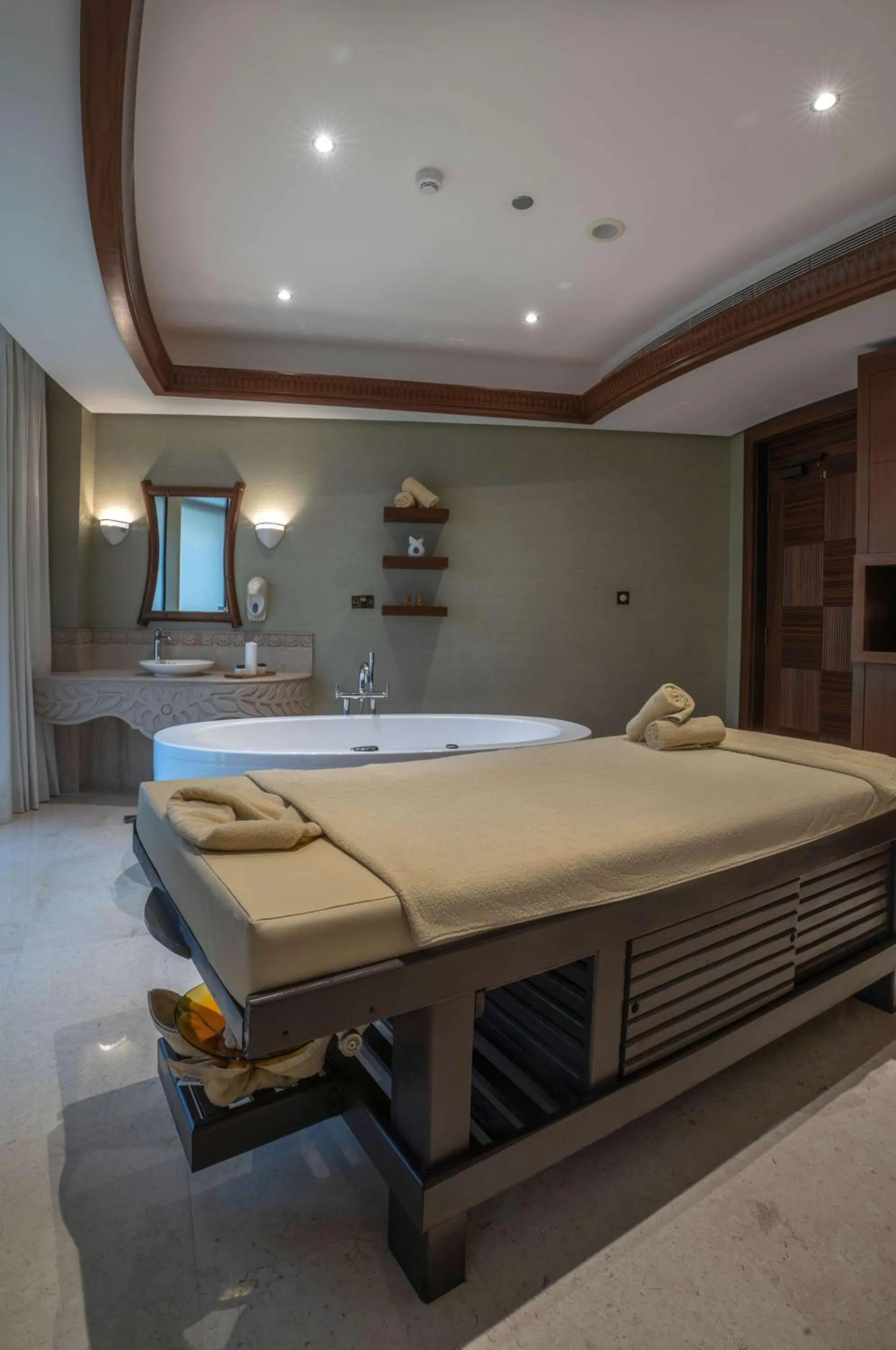 Spa and wellness centre/facilities, Bed in The Diplomat Radisson Blu Hotel Residence & Spa