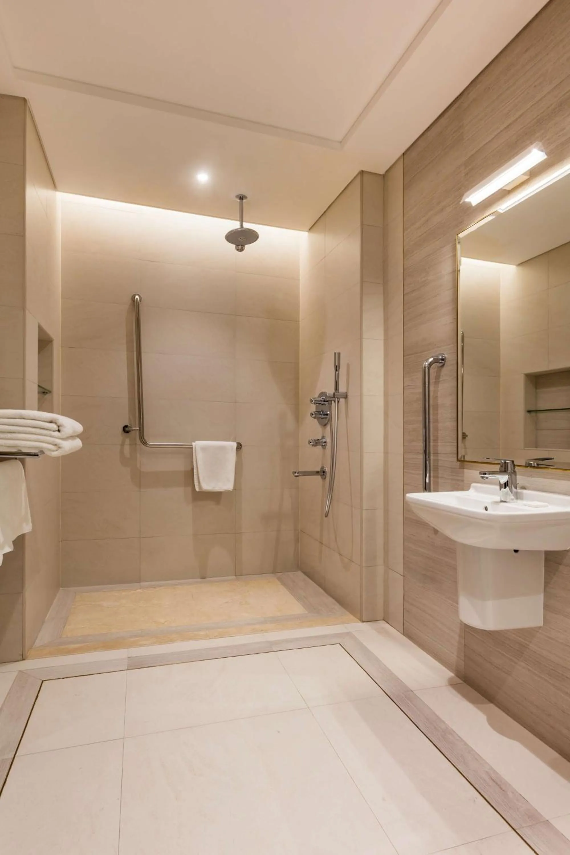 Shower in The Diplomat Radisson Blu Hotel Residence & Spa