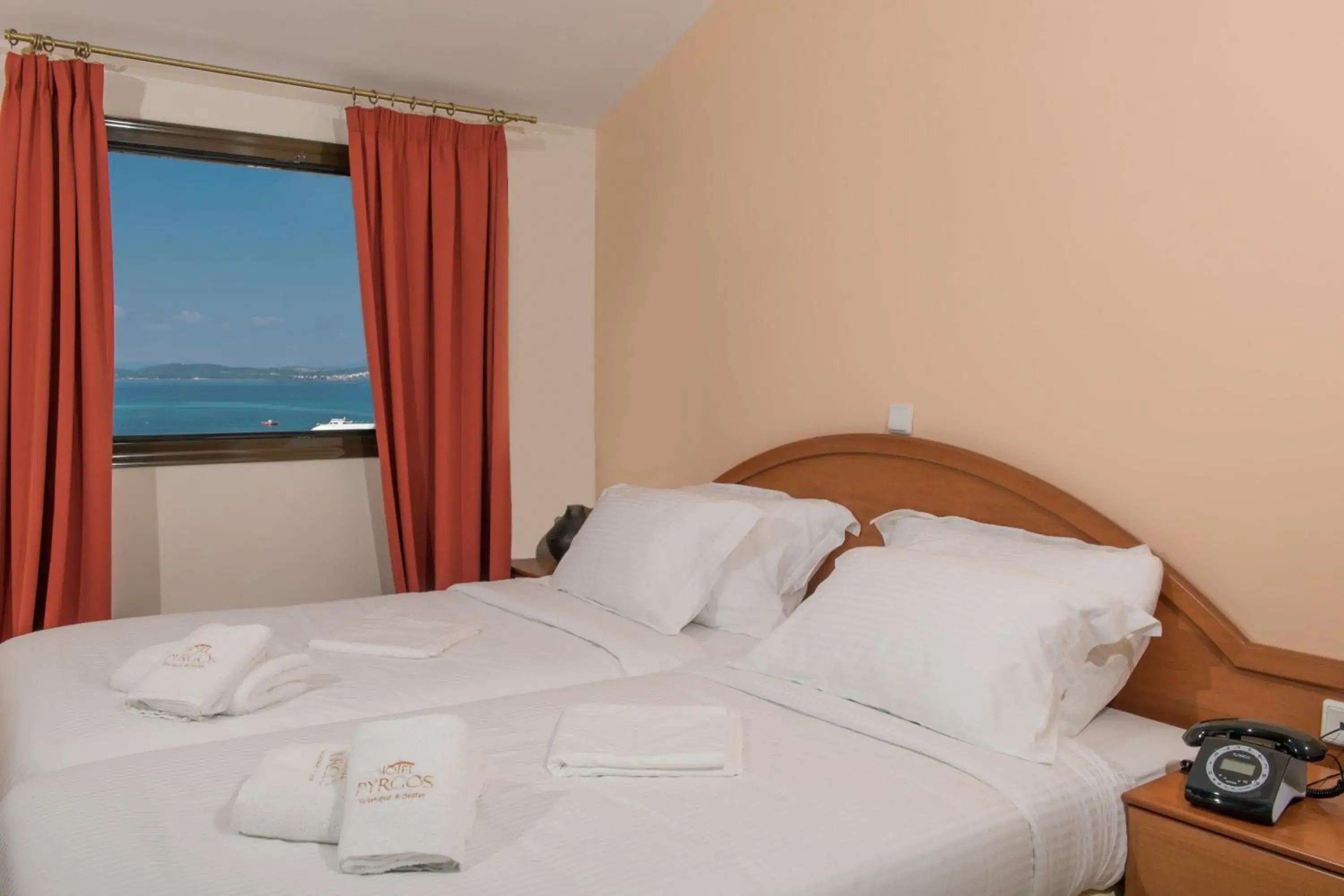 Suite with Sea View in Pyrgos Hotel Suite with Sea View in Pyrgos Hotel