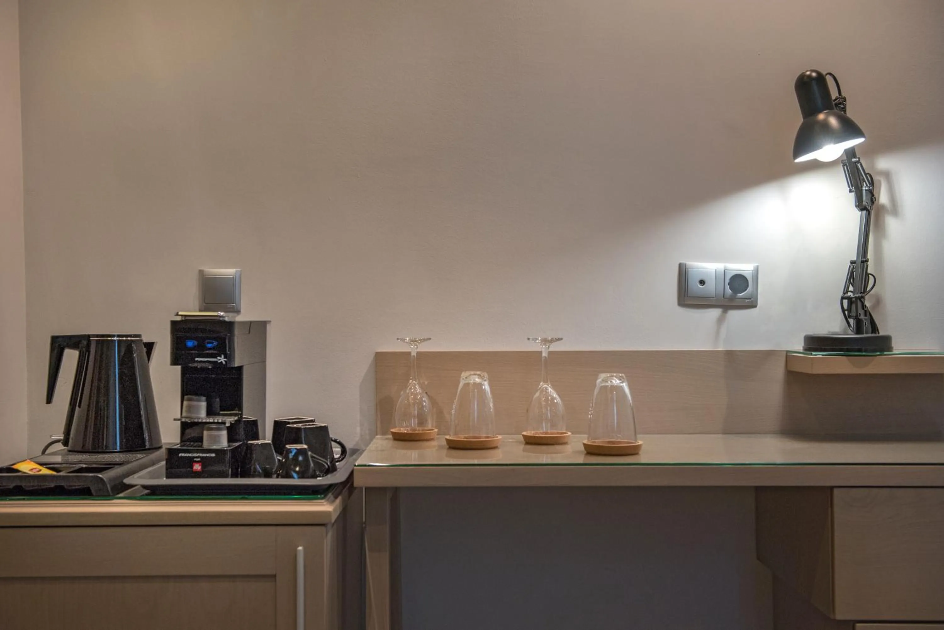 Coffee/tea facilities in Pyrgos Hotel
