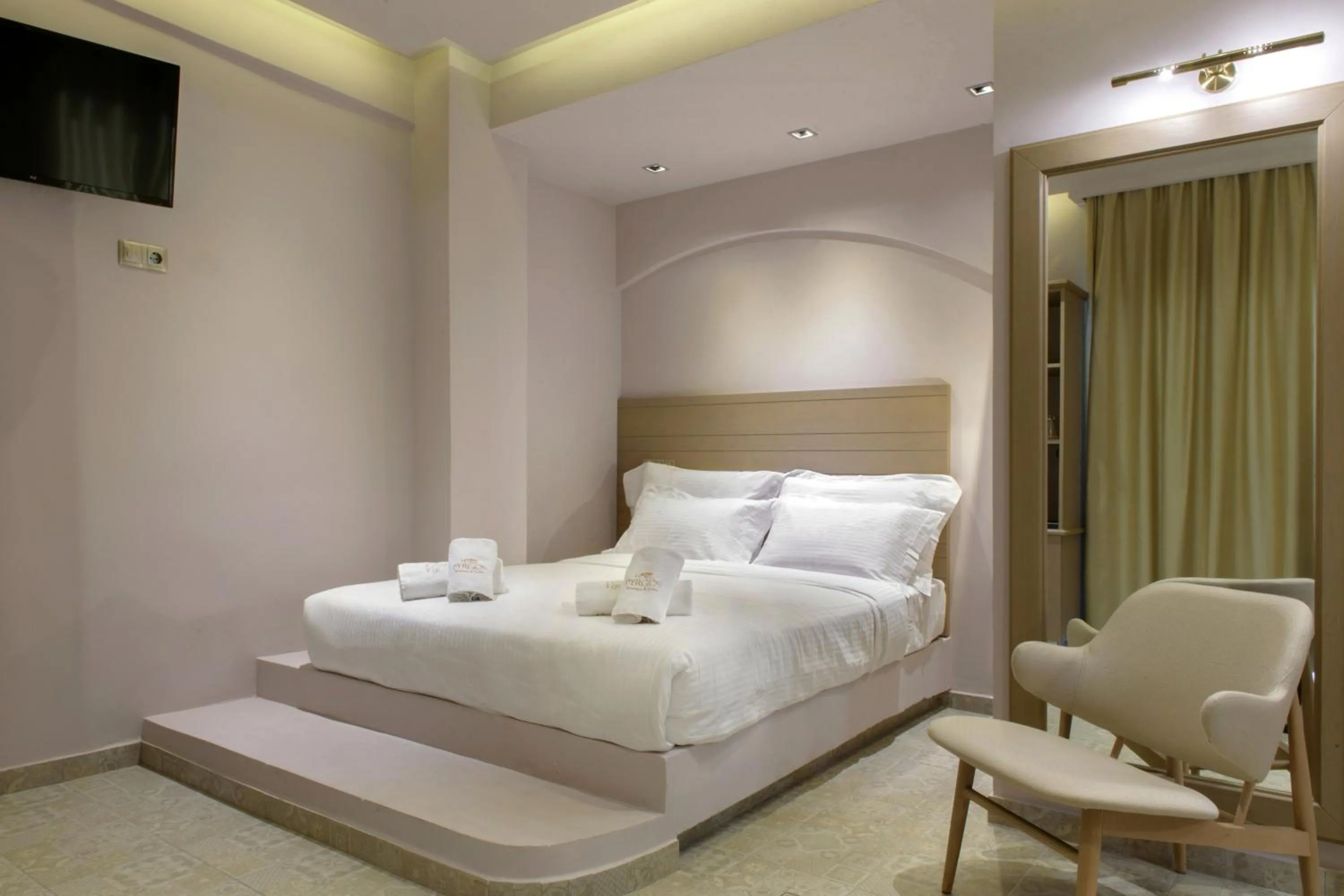 TV and multimedia, Bed in Pyrgos Hotel