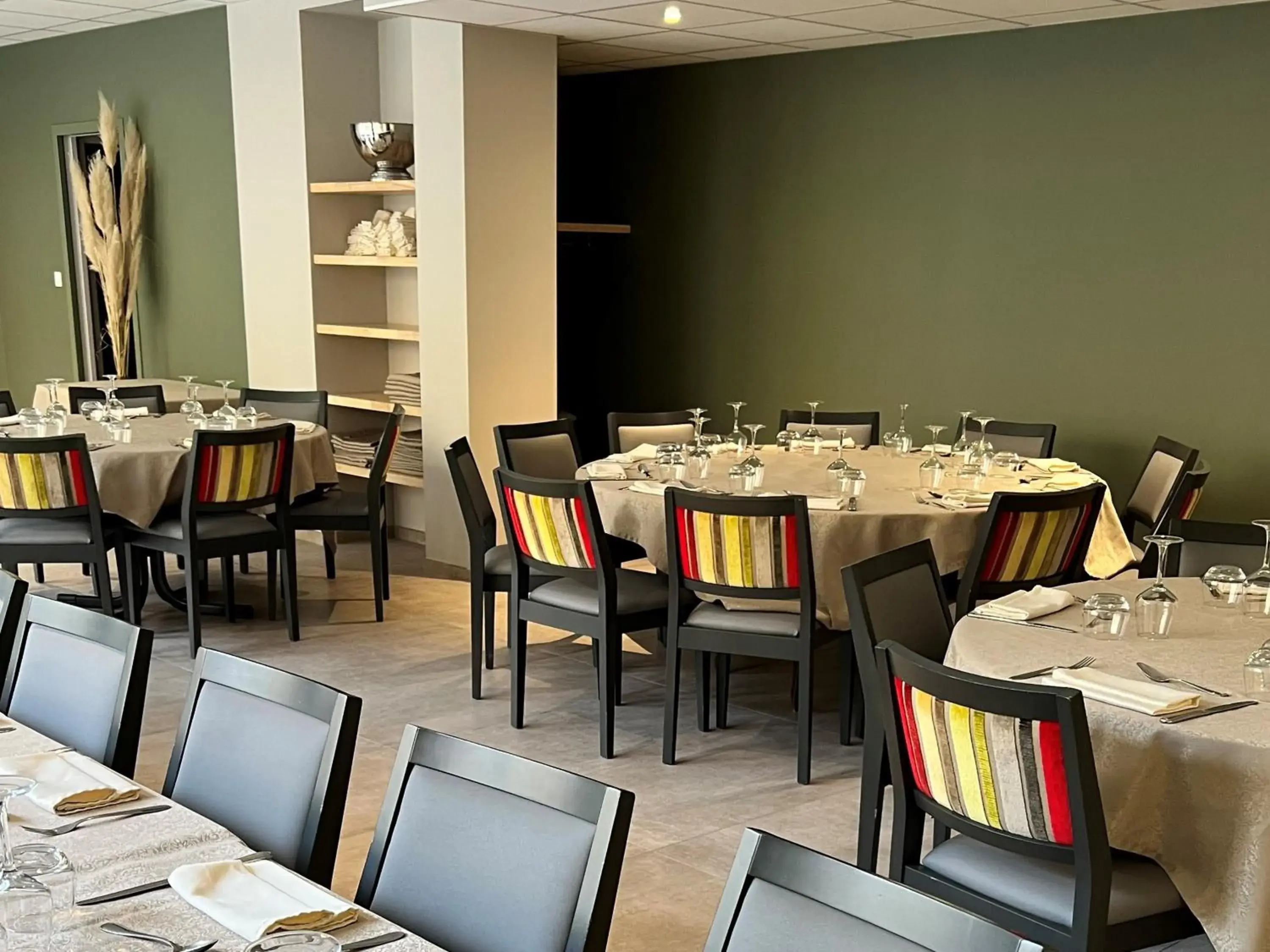 Restaurant/places to eat in Logis Hôtel Restaurant Azalées Restaurant/places to eat in Logis Hôtel Restaurant Azalées