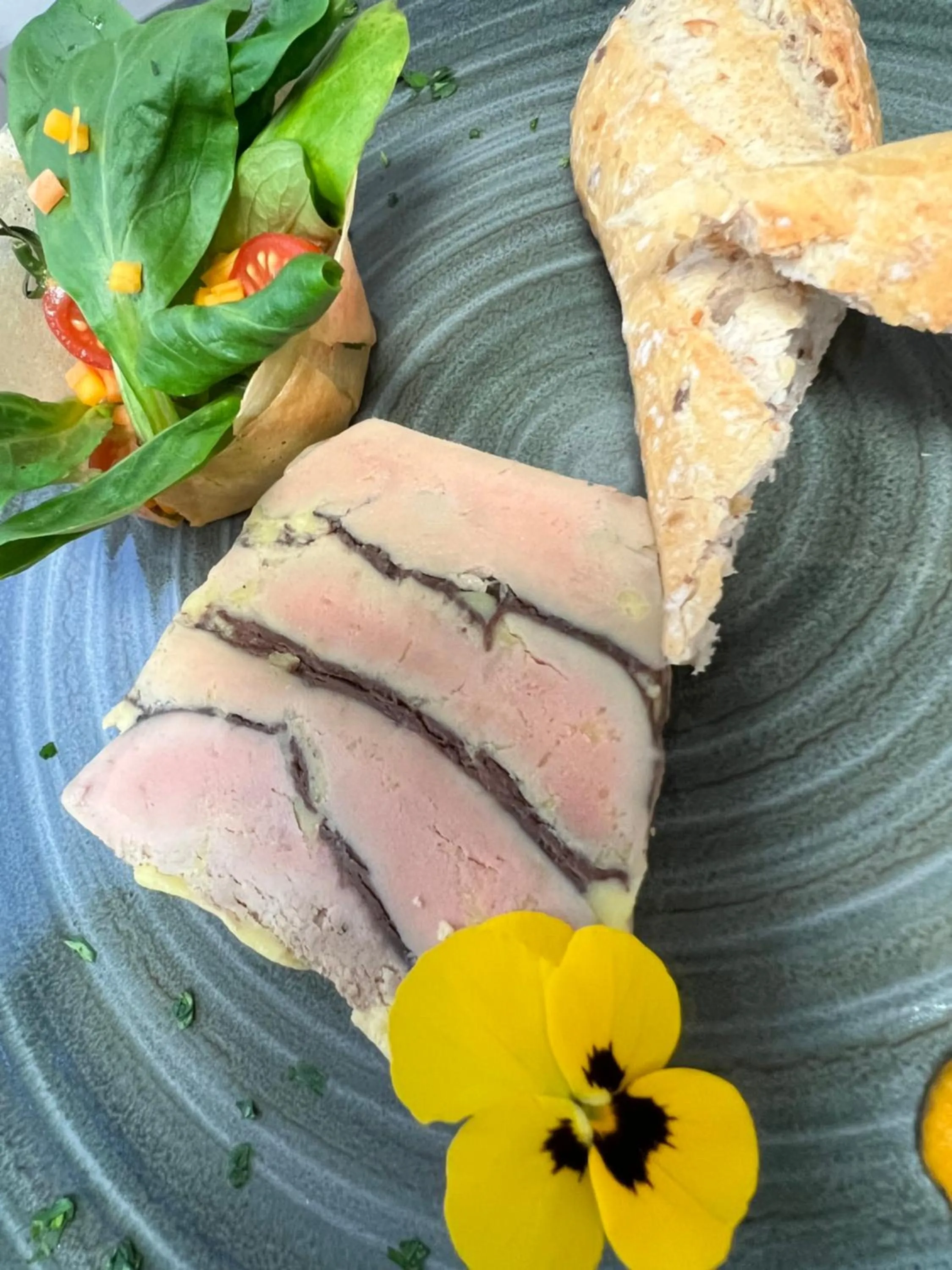 Restaurant/places to eat in Logis Hôtel Restaurant Azalées