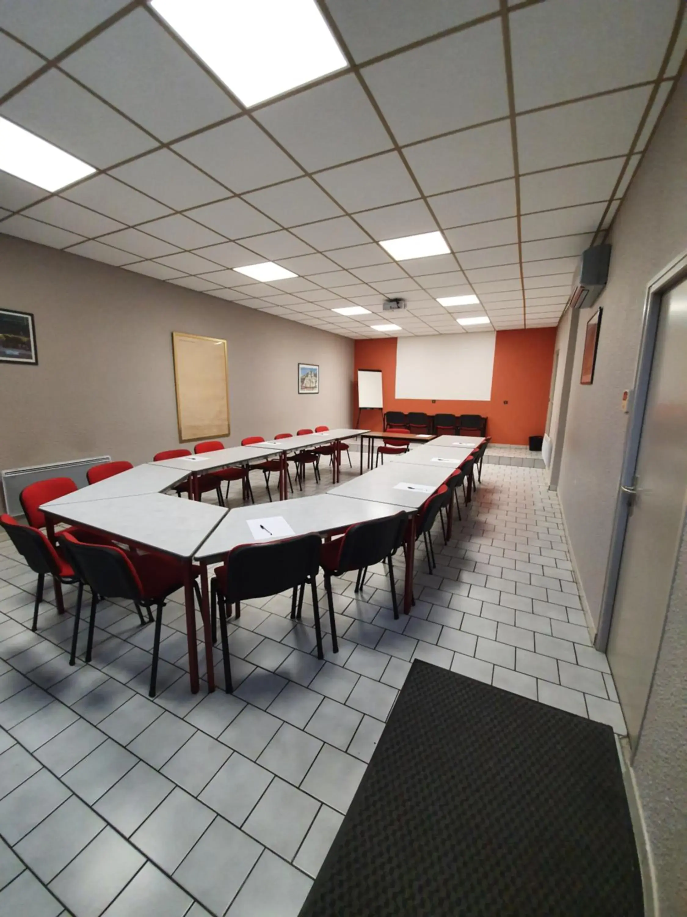 Meeting/conference room in Logis Hôtel Restaurant Azalées Meeting/conference room in Logis Hôtel Restaurant Azalées
