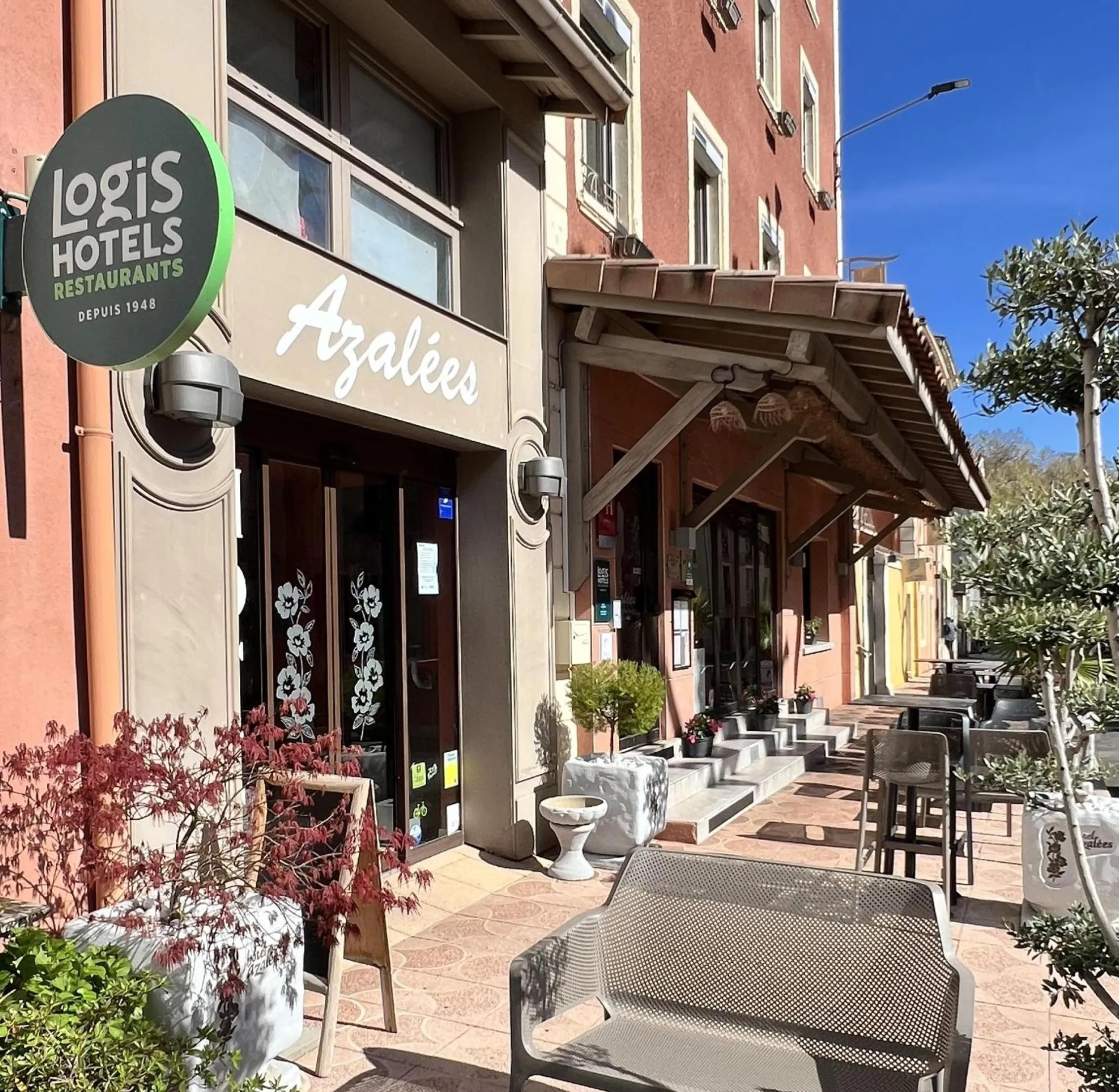 Property building in Logis Hôtel Restaurant Azalées