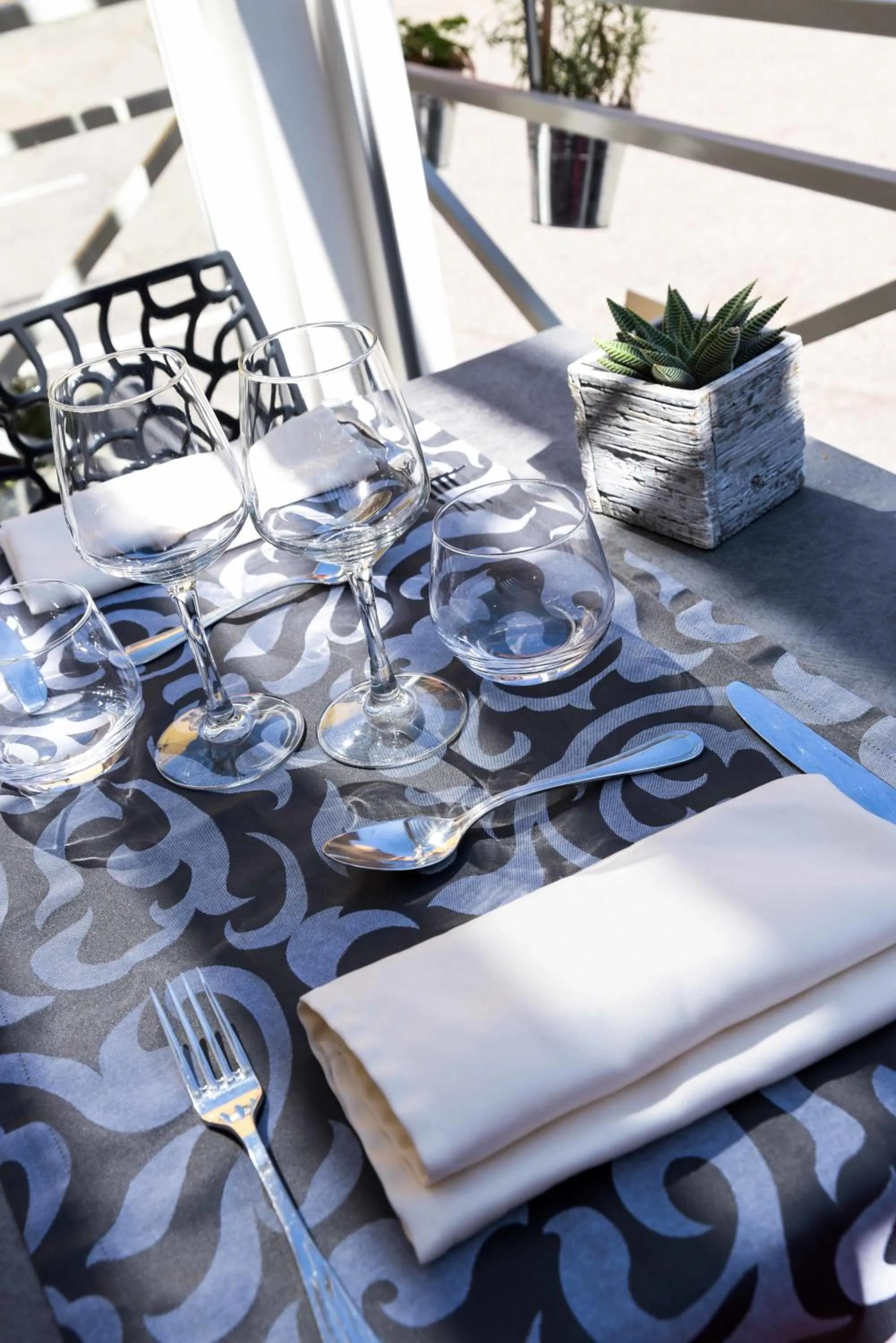 Restaurant/places to eat in Logis Hôtel Restaurant Azalées