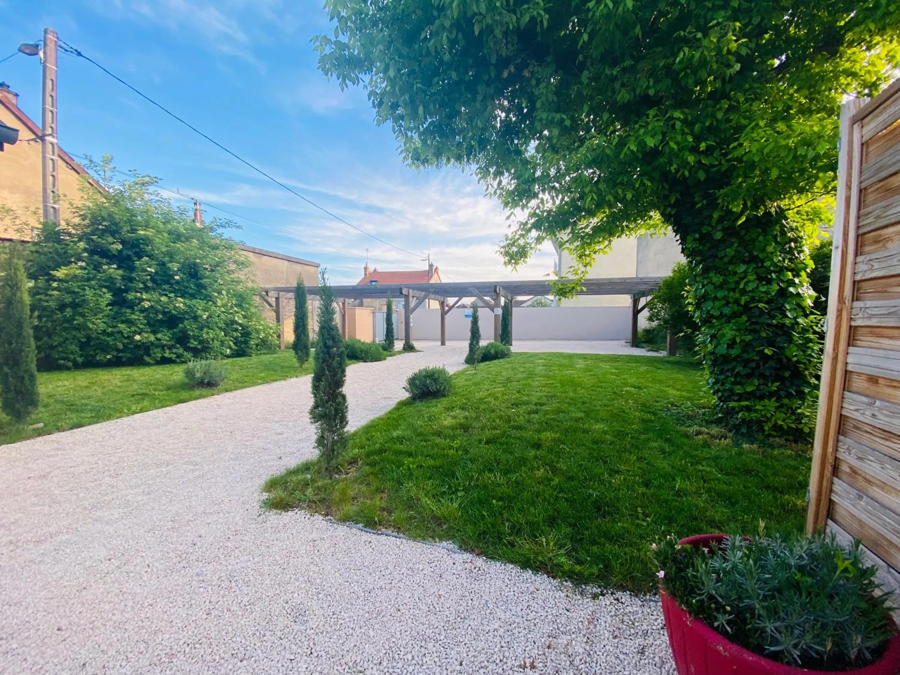 Parking in La Dormance