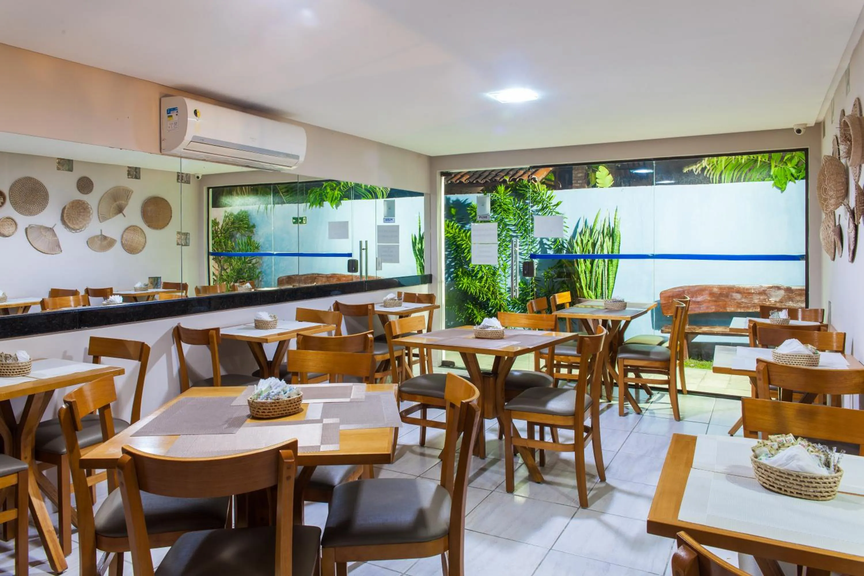 Restaurant/places to eat in Pousada Praia de Porto