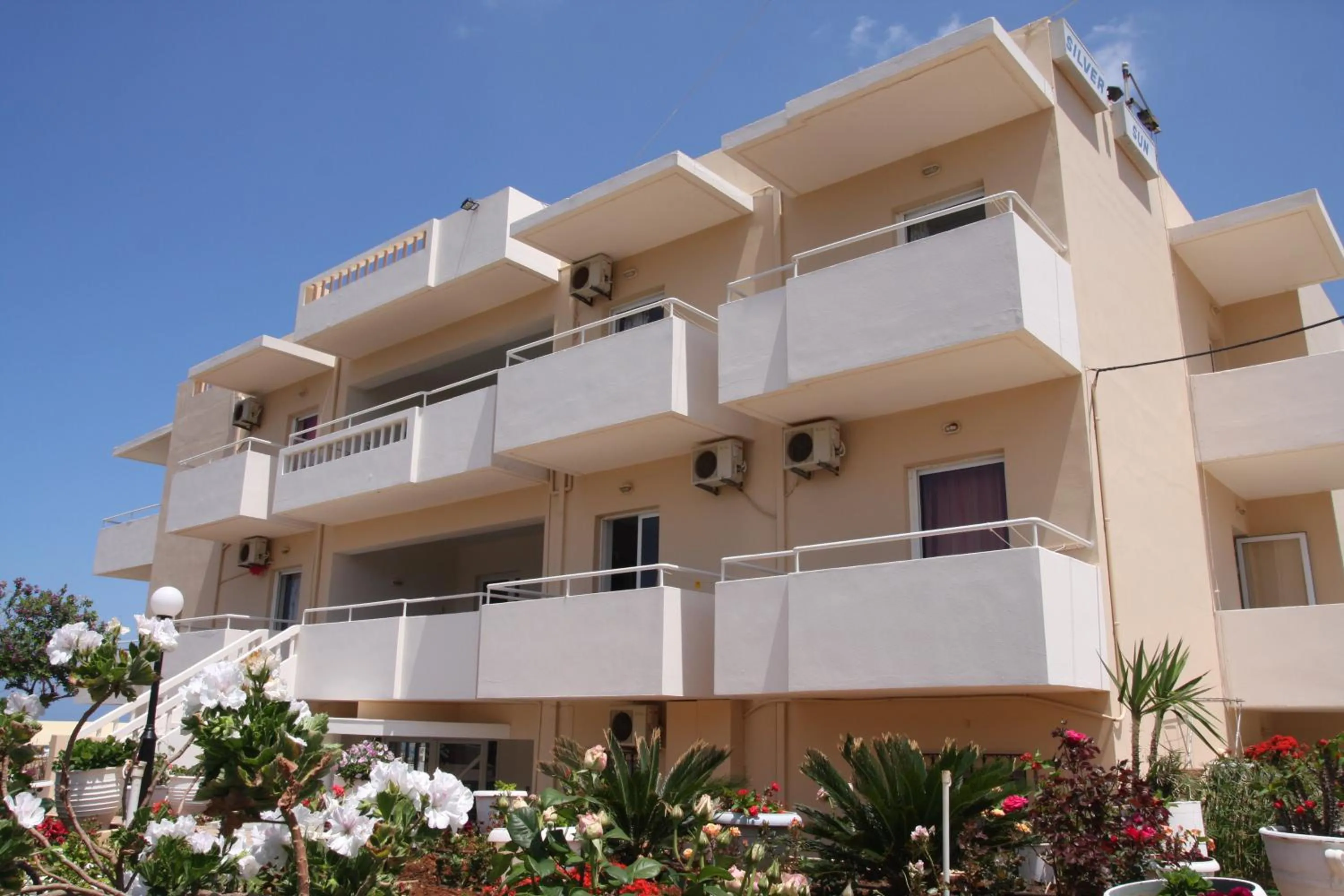 Facade/entrance in Silver Sun Studios & Apartments