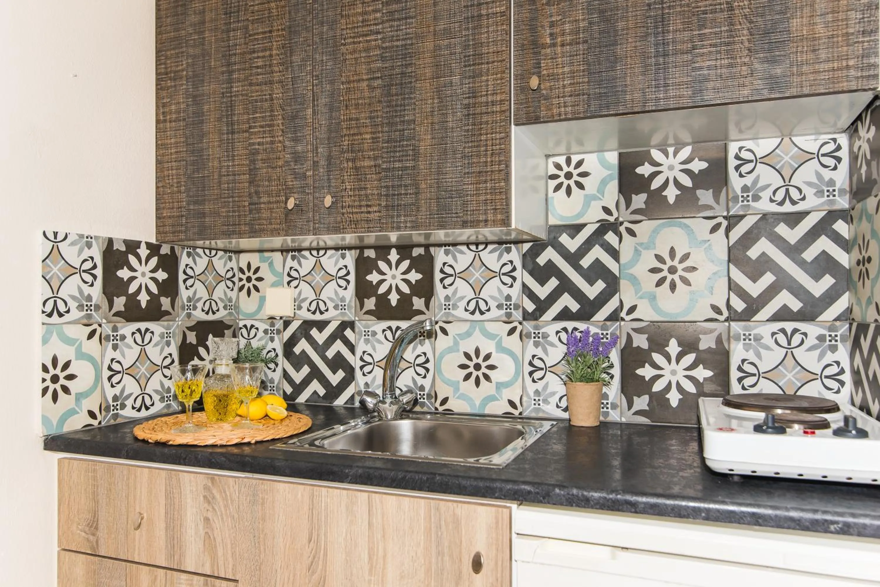 Kitchen or kitchenette in Silver Sun Studios & Apartments