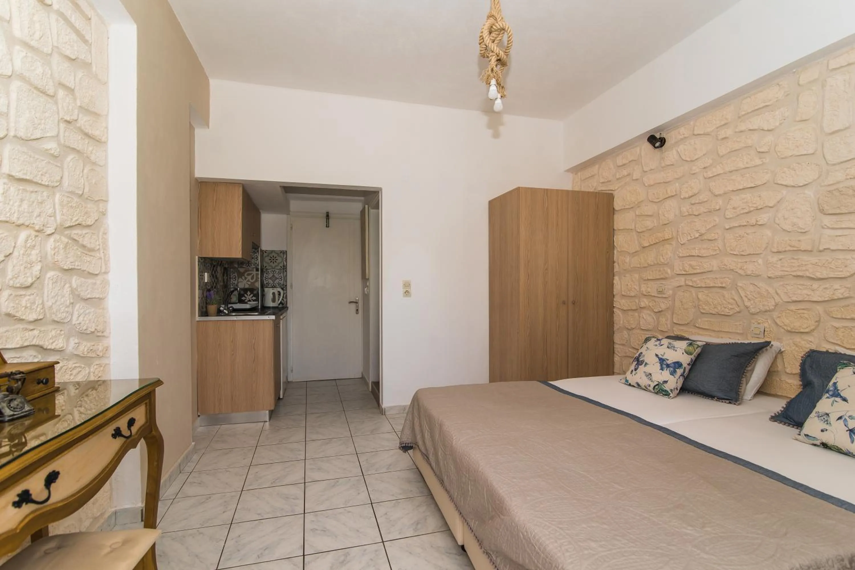 Photo of the whole room in Silver Sun Studios & Apartments