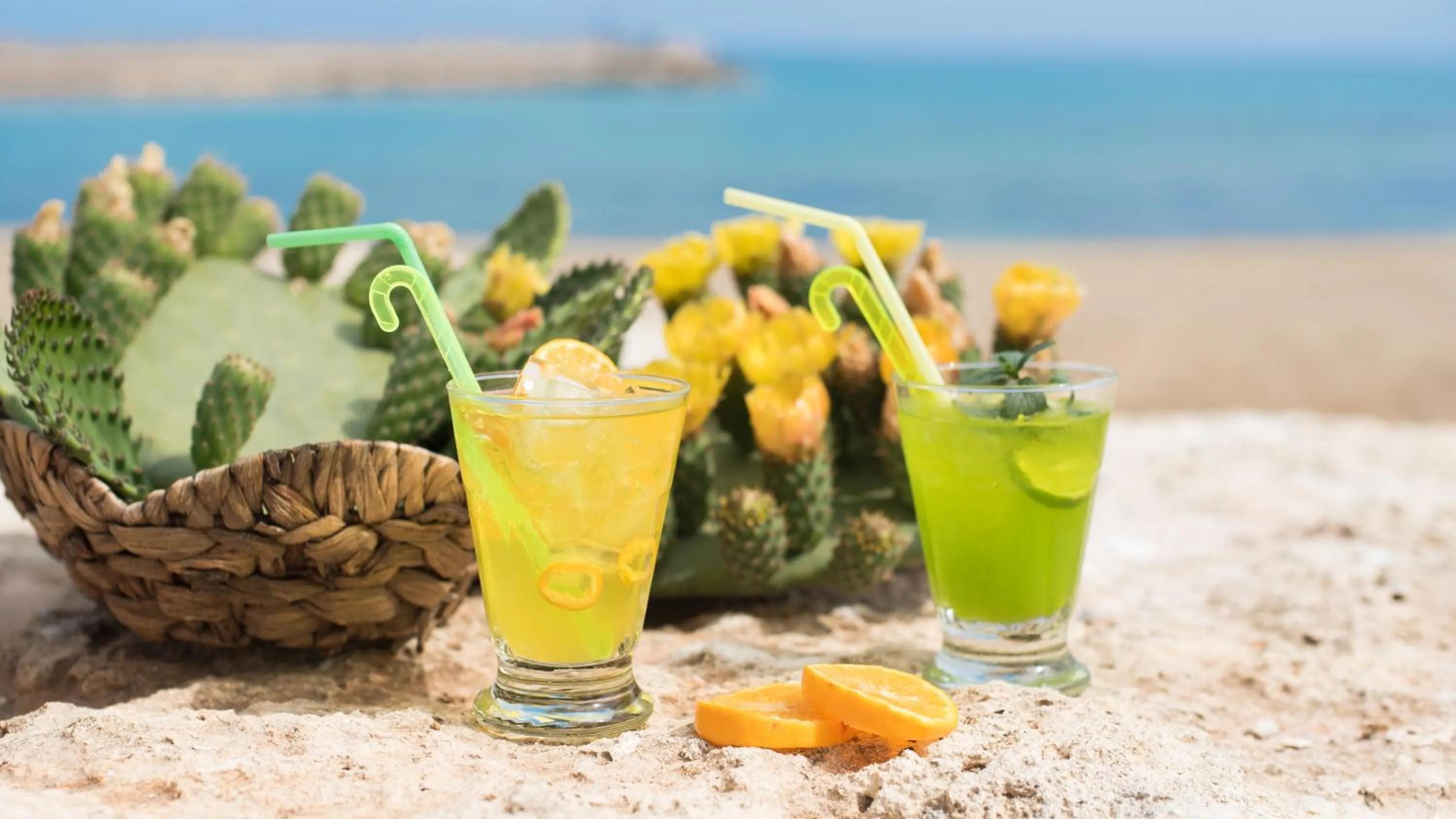 Drinks in Silver Sun Studios & Apartments