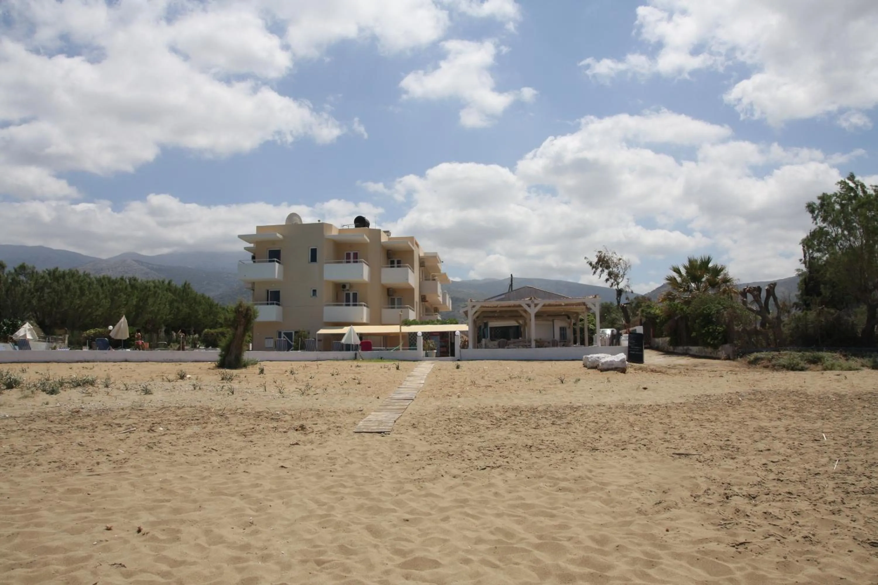 Facade/entrance in Silver Sun Studios & Apartments