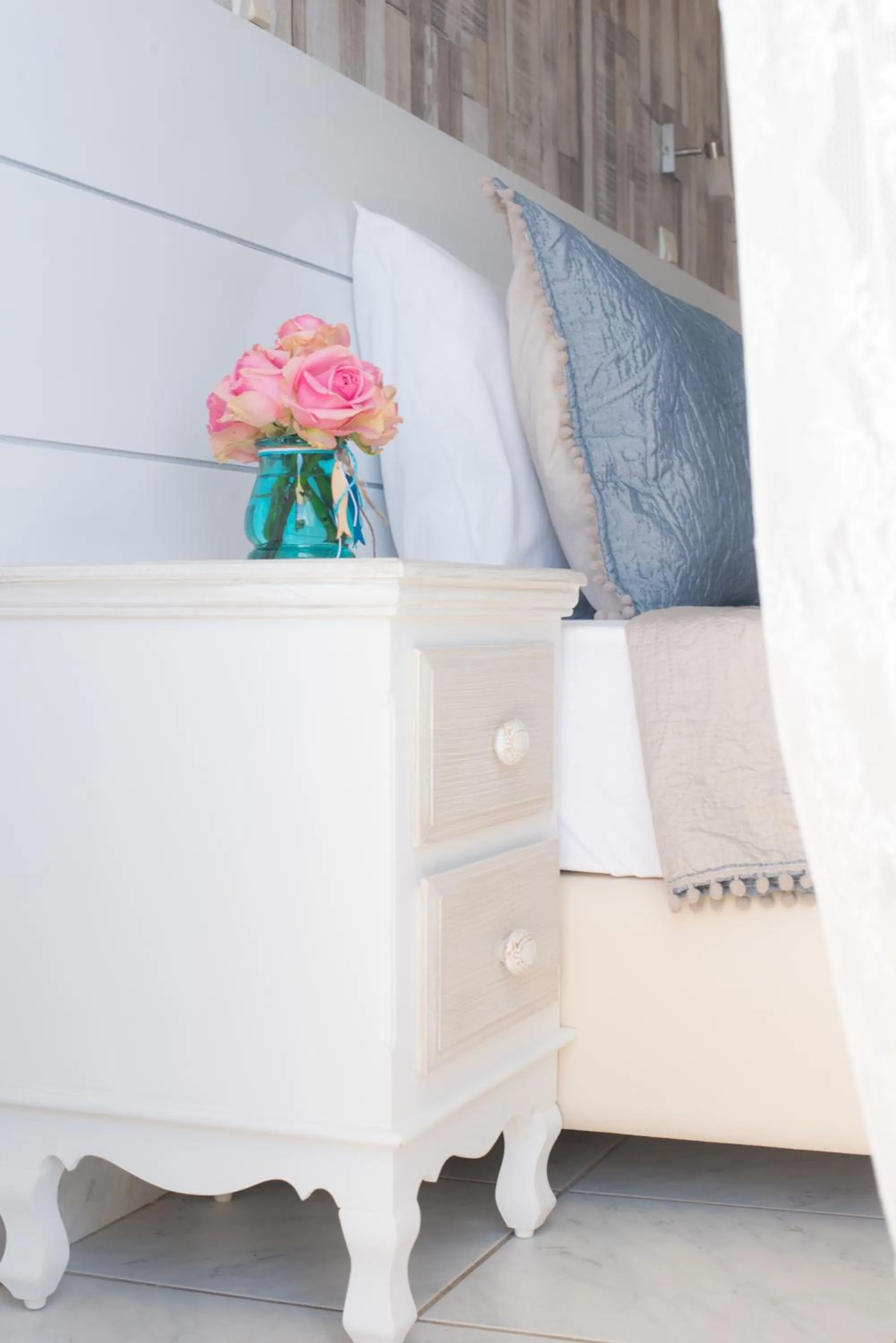 Bed in Silver Sun Studios & Apartments