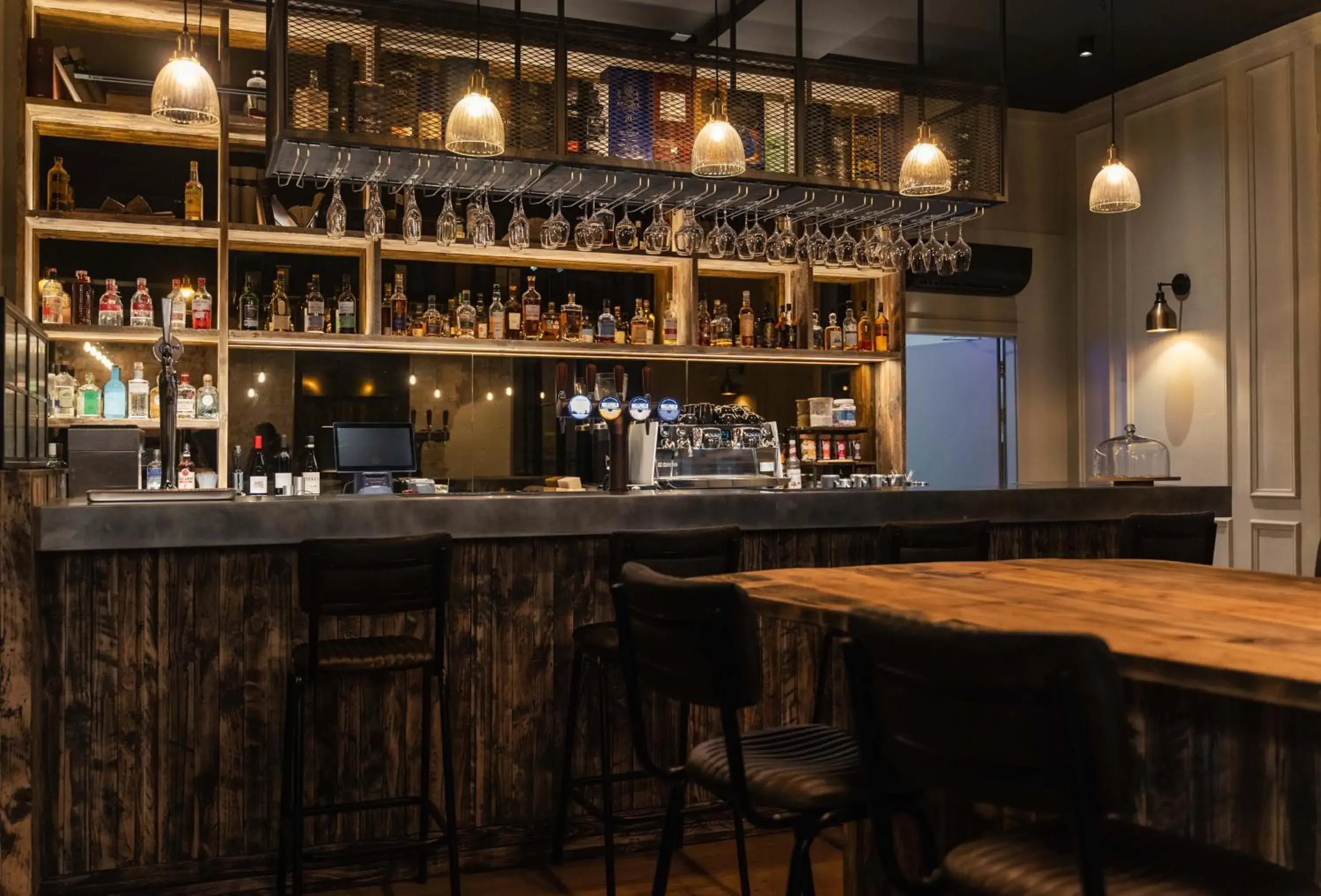 Lounge or bar in CoDE Pod – The CoURT - Edinburgh Lounge or bar in CoDE Pod – The CoURT - Edinburgh