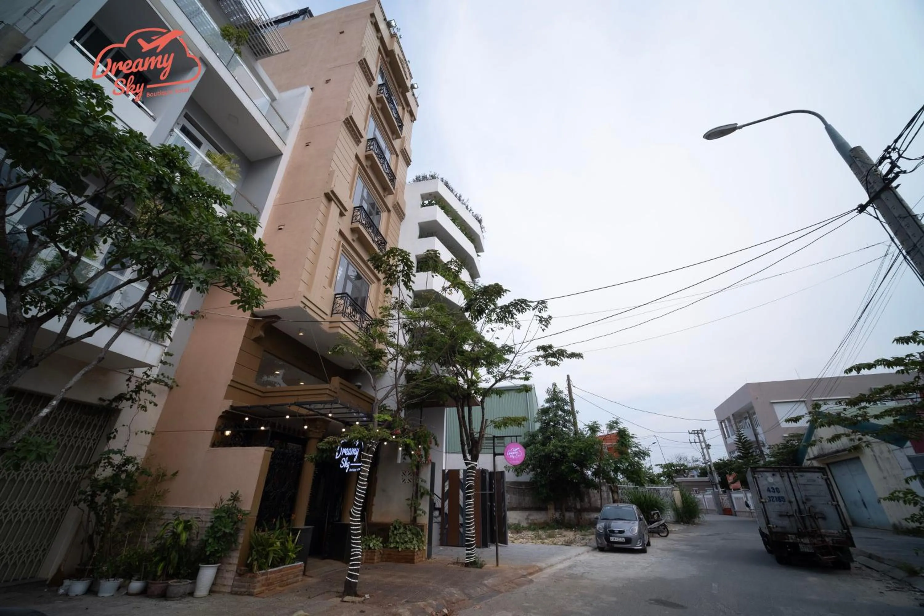 Property building in Dreamy Sky - Airport View Boutique Hotel