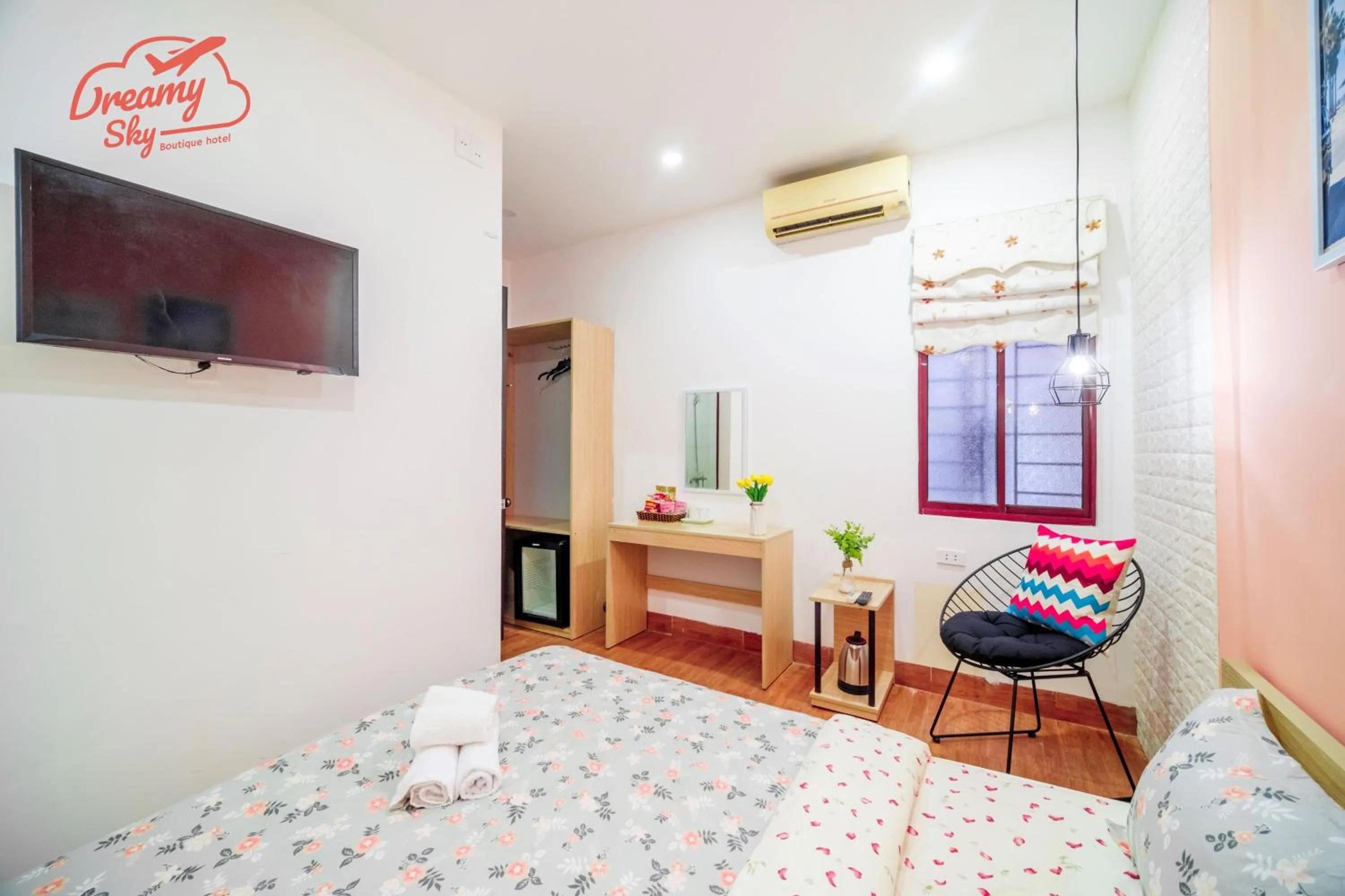 Bed in Dreamy Sky - Airport View Boutique Hotel