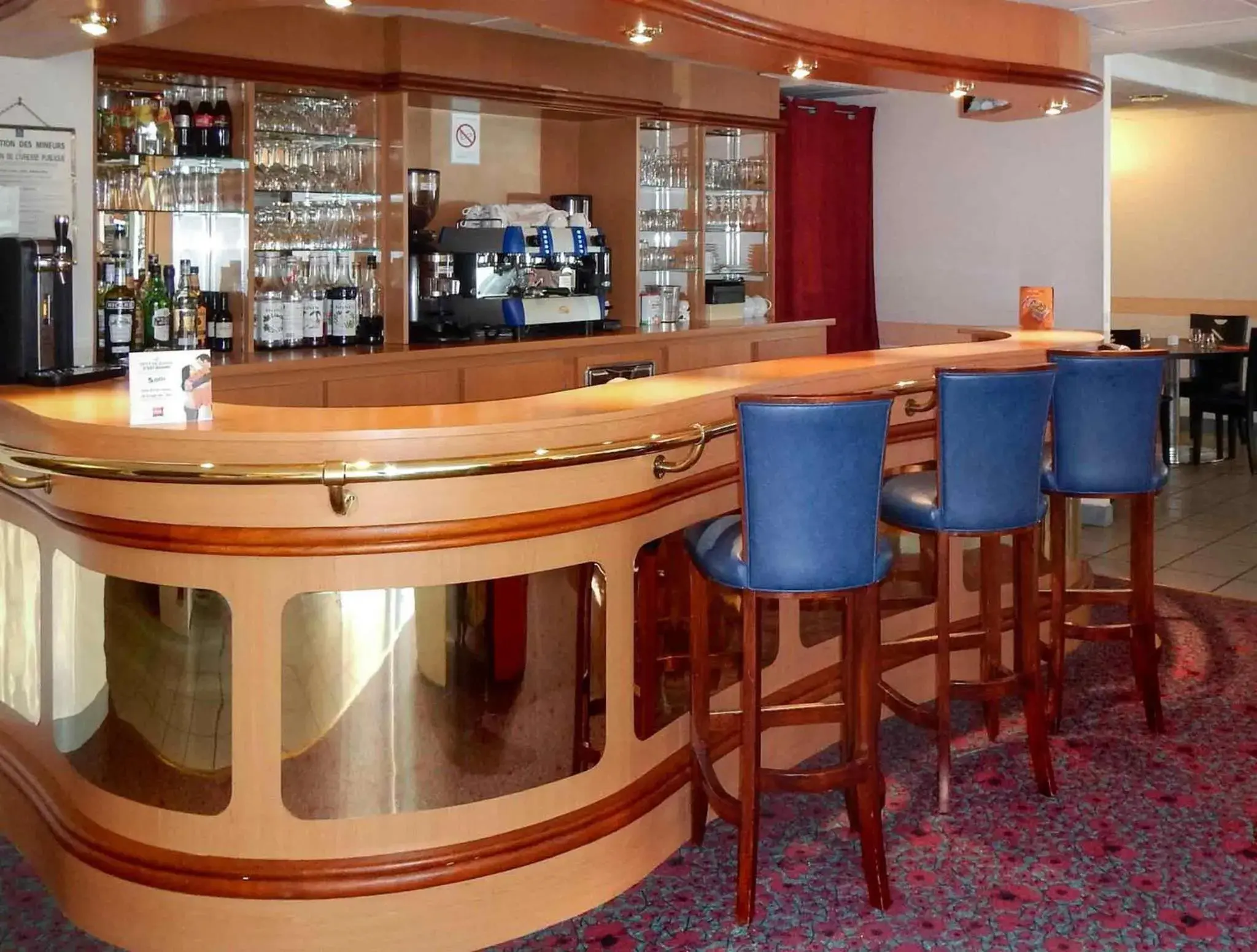 Lounge or bar in ibis Poitiers Beaulieu Lounge or bar in ibis Poitiers Beaulieu