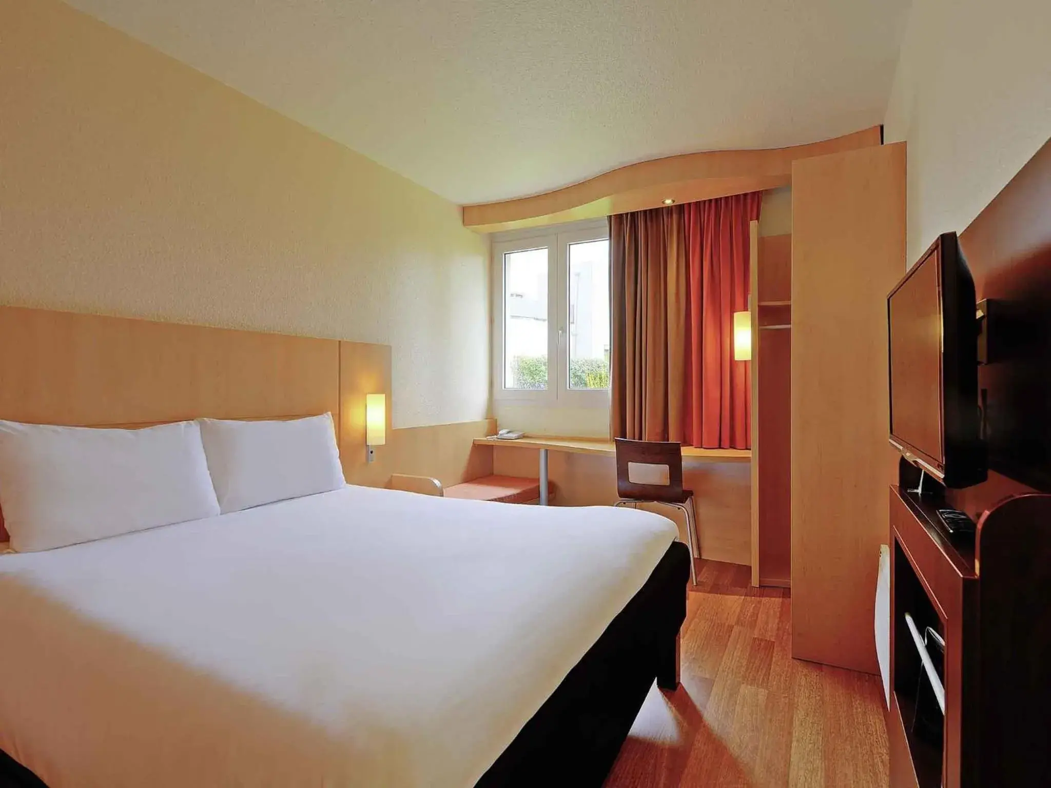 Property building, Bed in ibis Poitiers Beaulieu Property building, Bed in ibis Poitiers Beaulieu