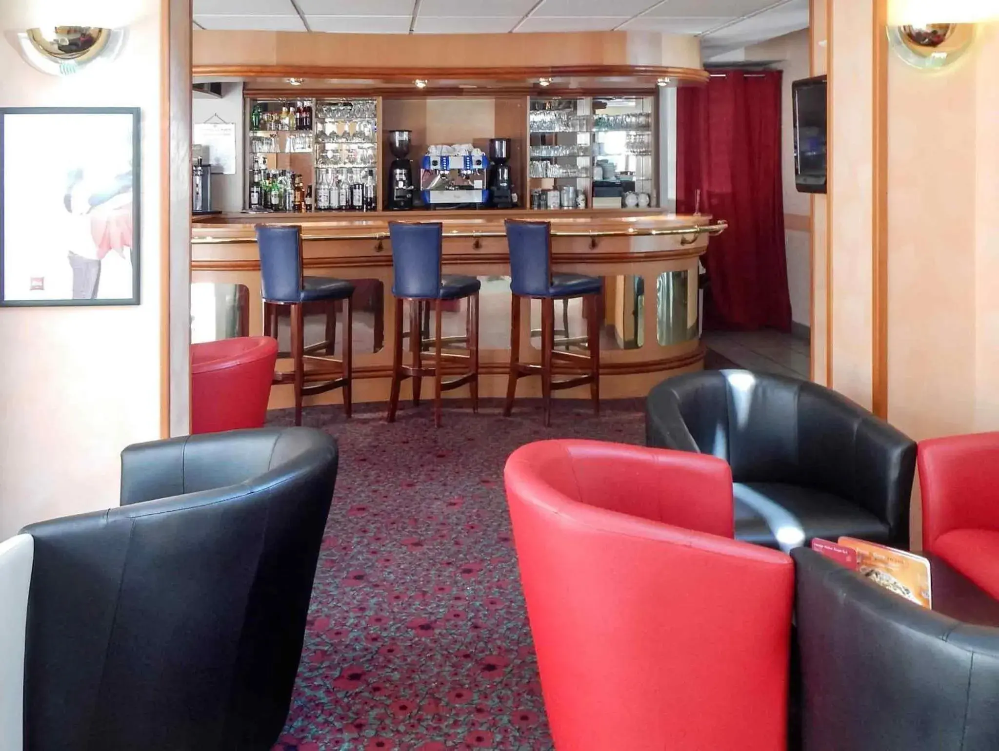 Lounge or bar in ibis Poitiers Beaulieu Lounge or bar in ibis Poitiers Beaulieu