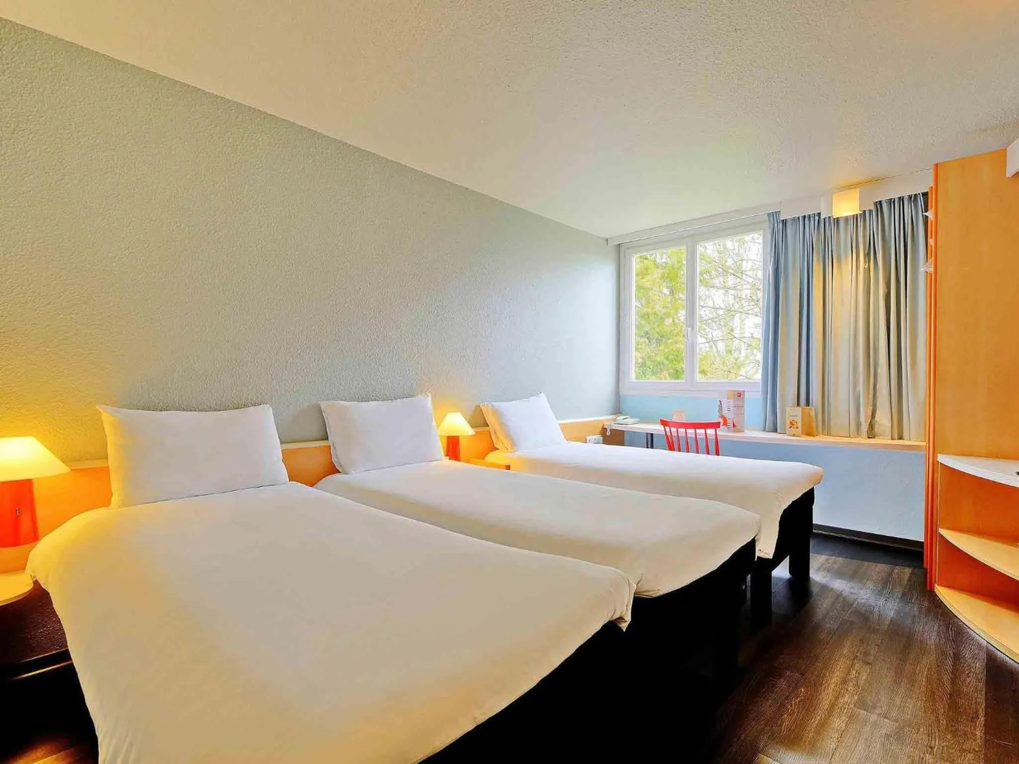 Bedroom, Bed in ibis Poitiers Beaulieu