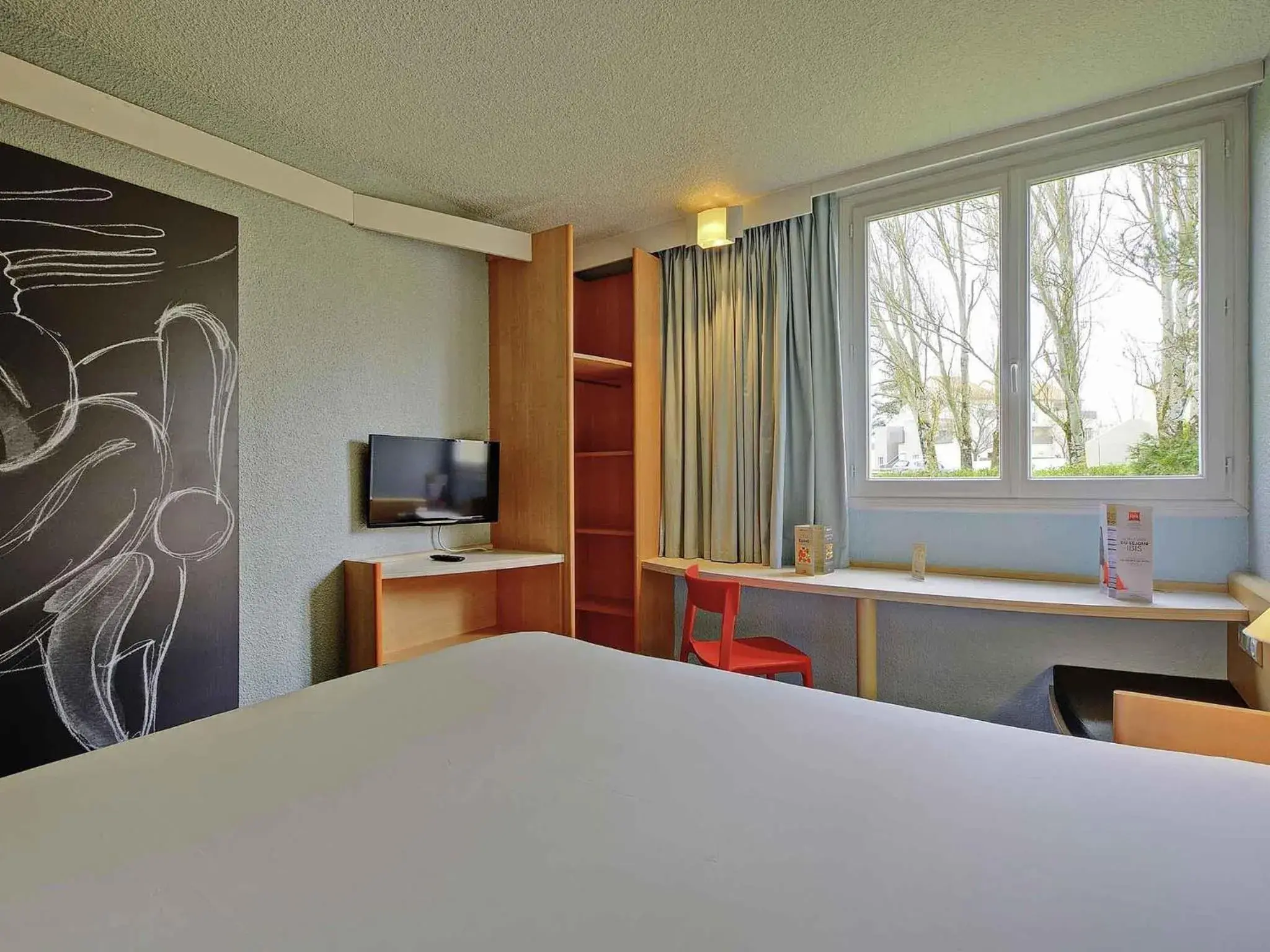 Property building, Bed in ibis Poitiers Beaulieu Property building, Bed in ibis Poitiers Beaulieu