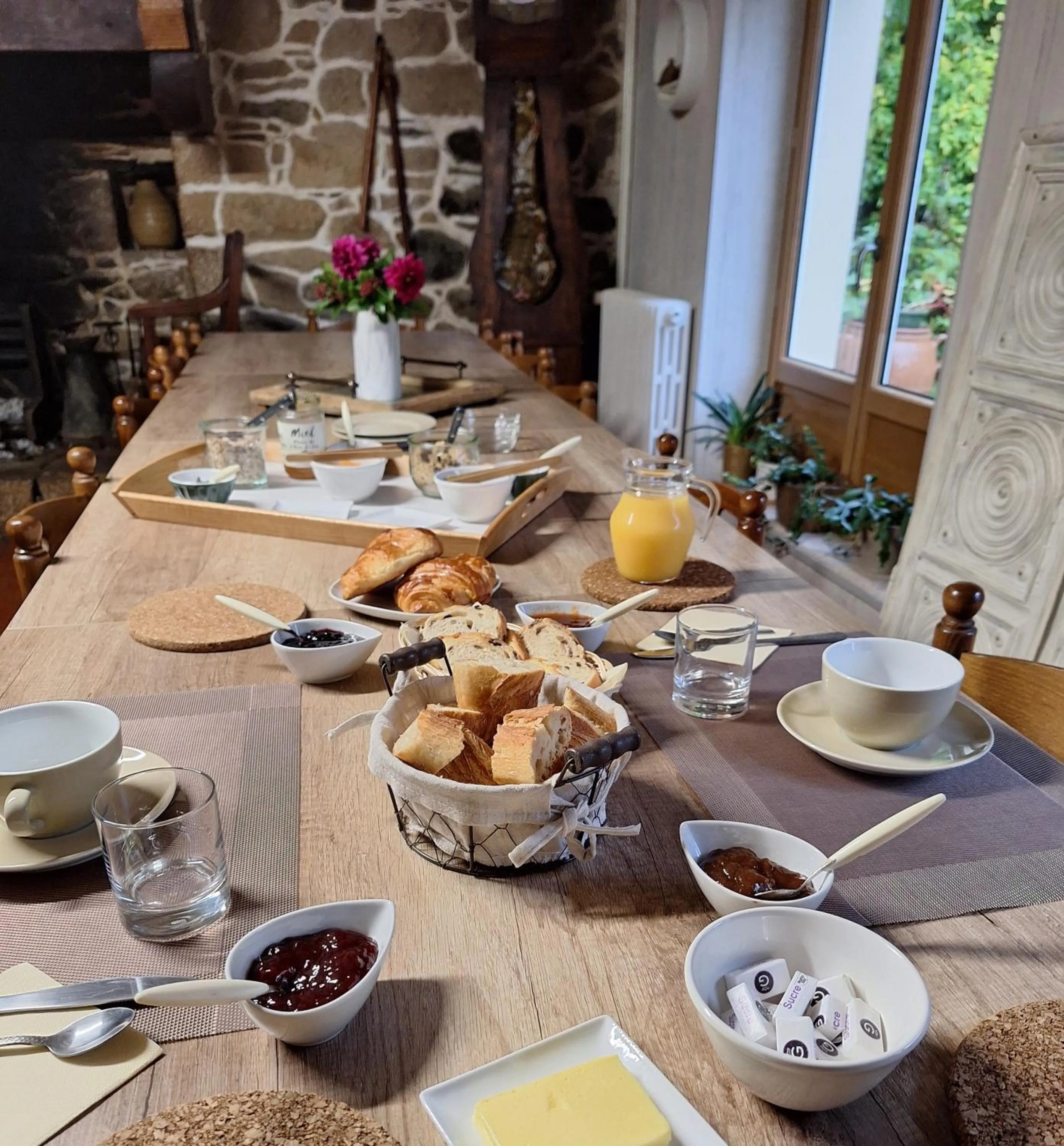 Breakfast in La vallée du Rivoal