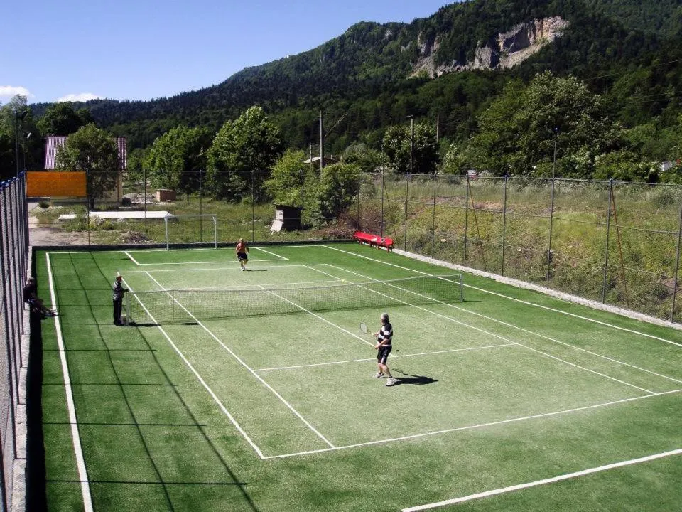 Tennis court in Complex Mona Caraiman