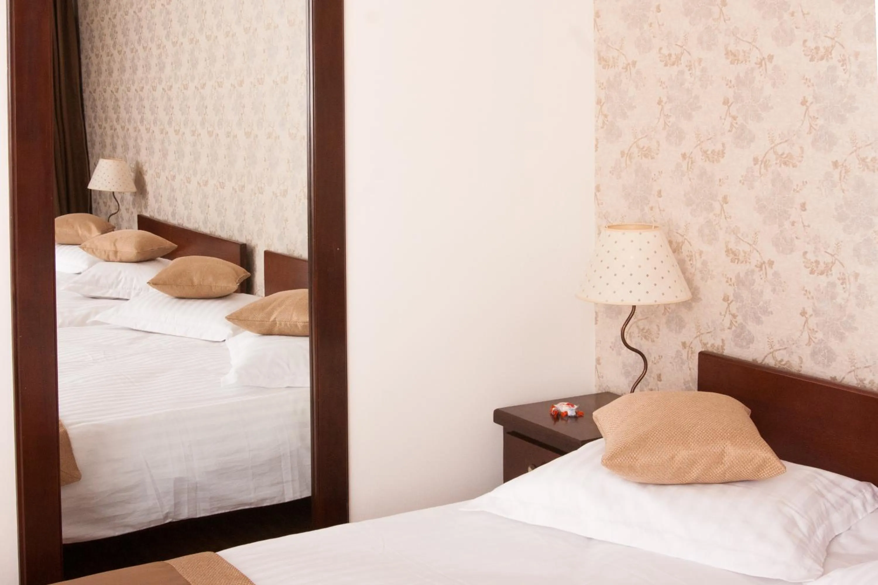 Complex Mona Caraiman