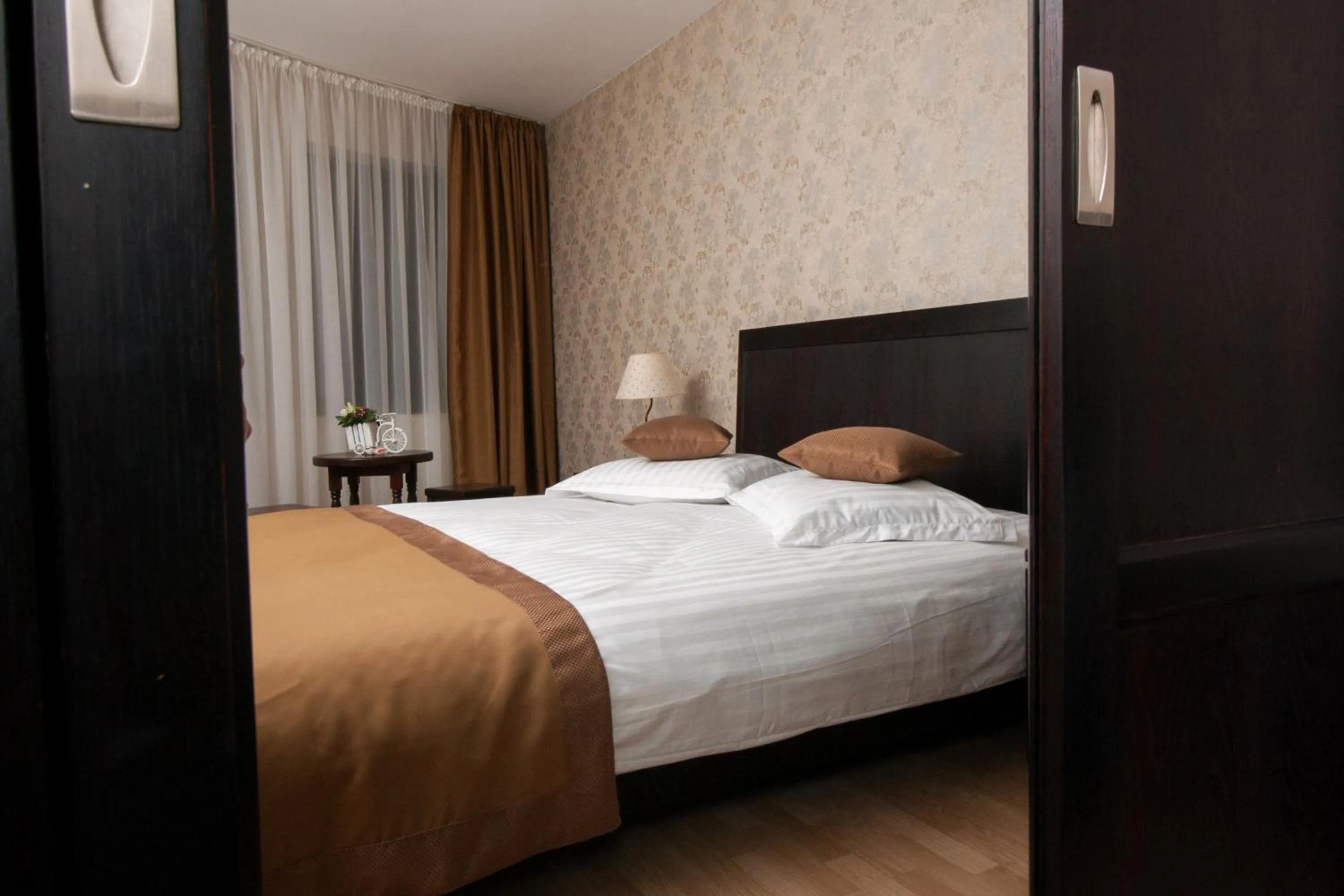 Complex Mona Caraiman