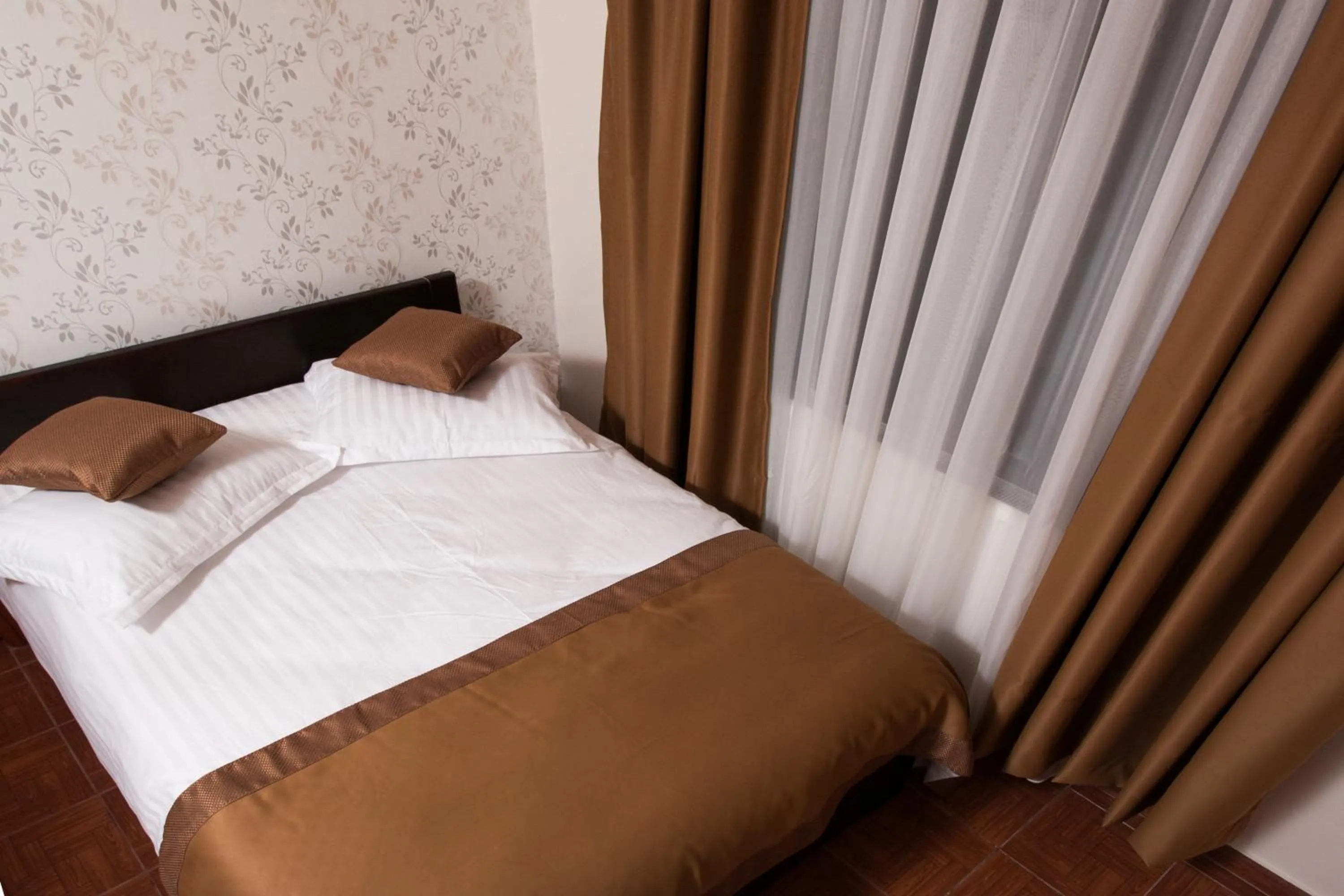 Complex Mona Caraiman