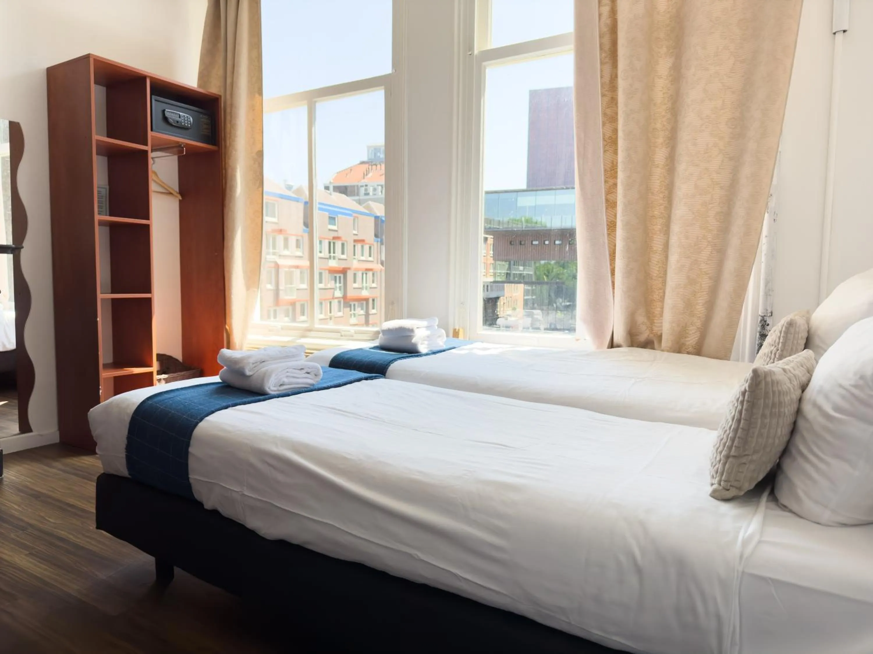 Bed in Hotel Amsterdam Inn